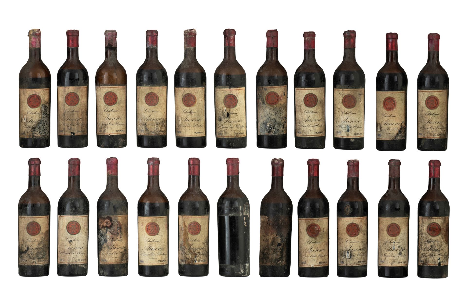 A collection of 22 bottles Ch‚teau Ausone, 1er Grand Cr˚ St Emillion, Bordeaux 1952, bottled by J. V