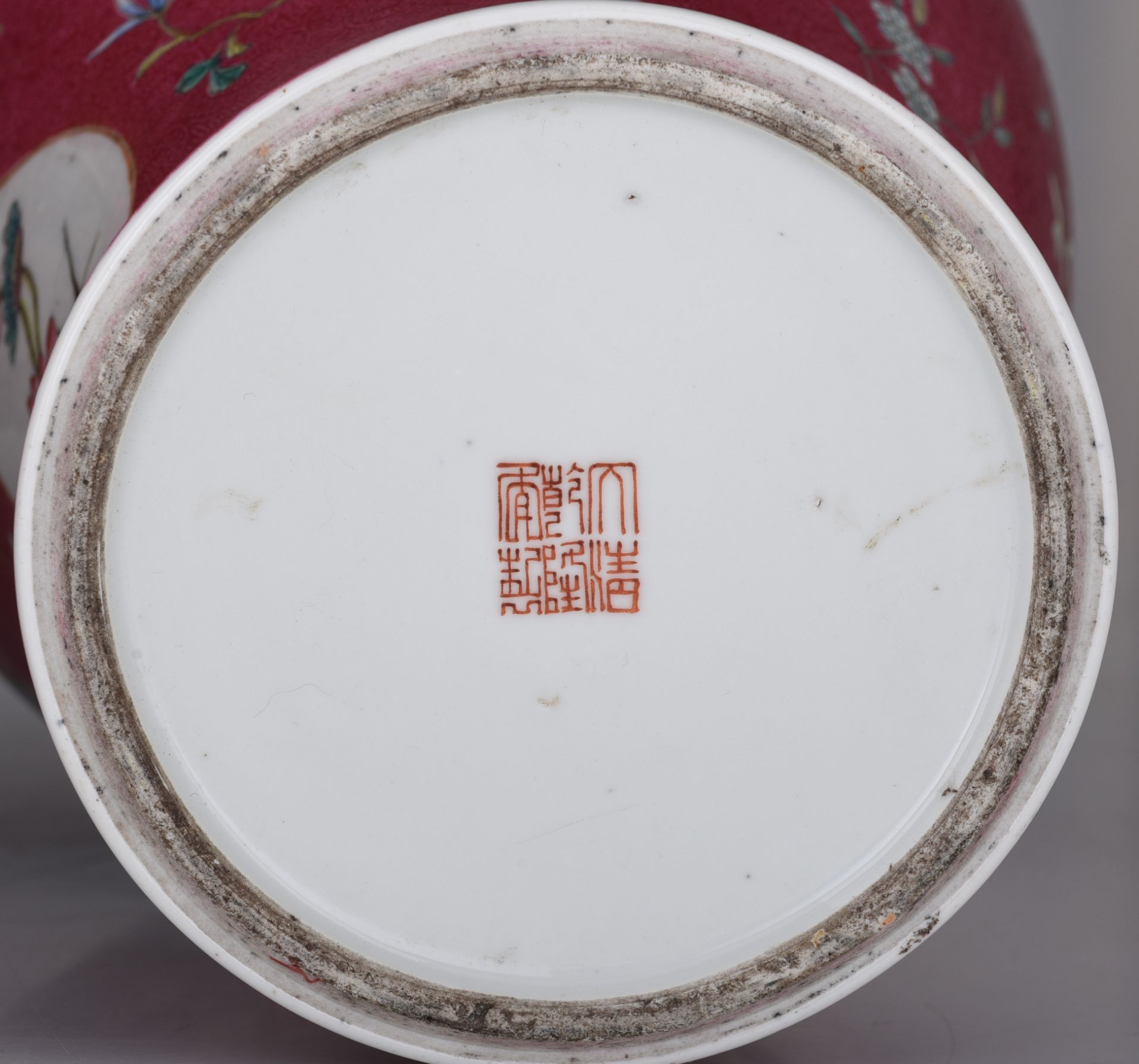 Two Chinese Republic period ruby ground sgraffito baluster vases, with a Qianlong mark, 20thC, H 44, - Image 9 of 9