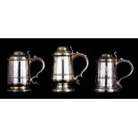 Three 18thC English silver tankards, hallmarked London, H 18 - 20,5 cm