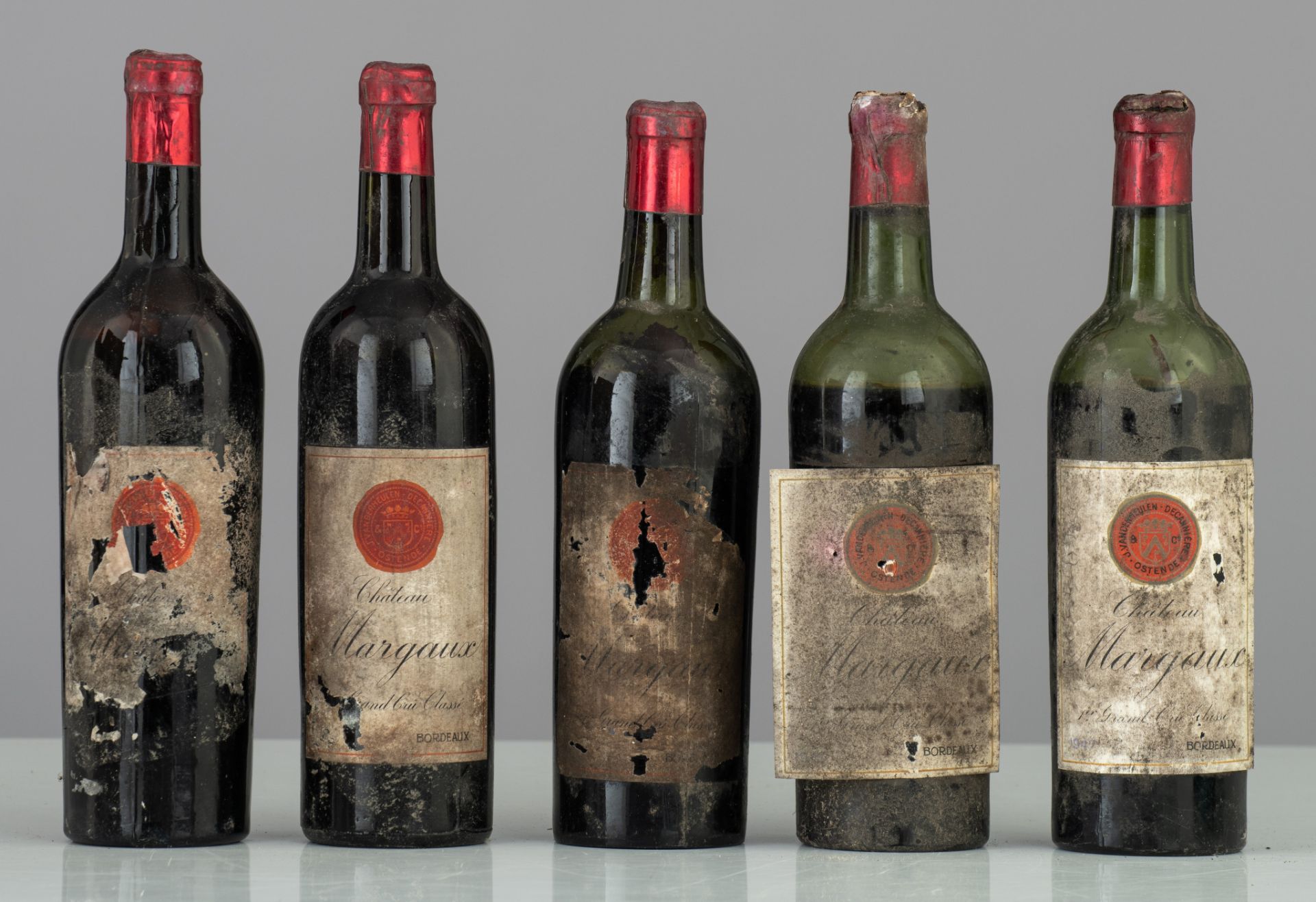 A collection of 17 bottles Ch‚teau Margaux, 1er Grand Cr˚ Classe, Bordeaux, 1947, bottled by J. Vand - Image 3 of 6