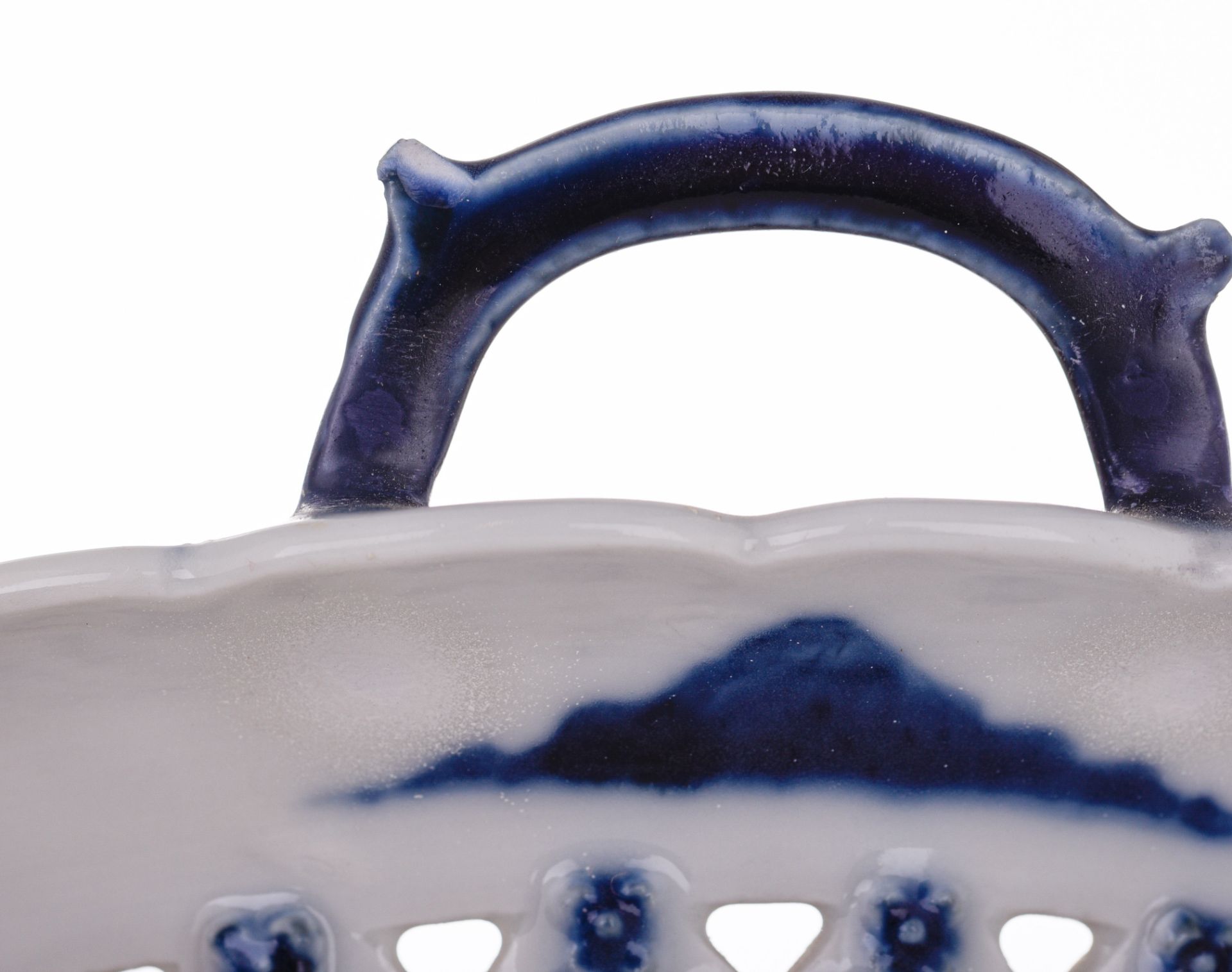 A Chinese blue and white openwork 'Hunting' basket, with symbol mark and of the Kangxi period, H 10, - Image 17 of 17