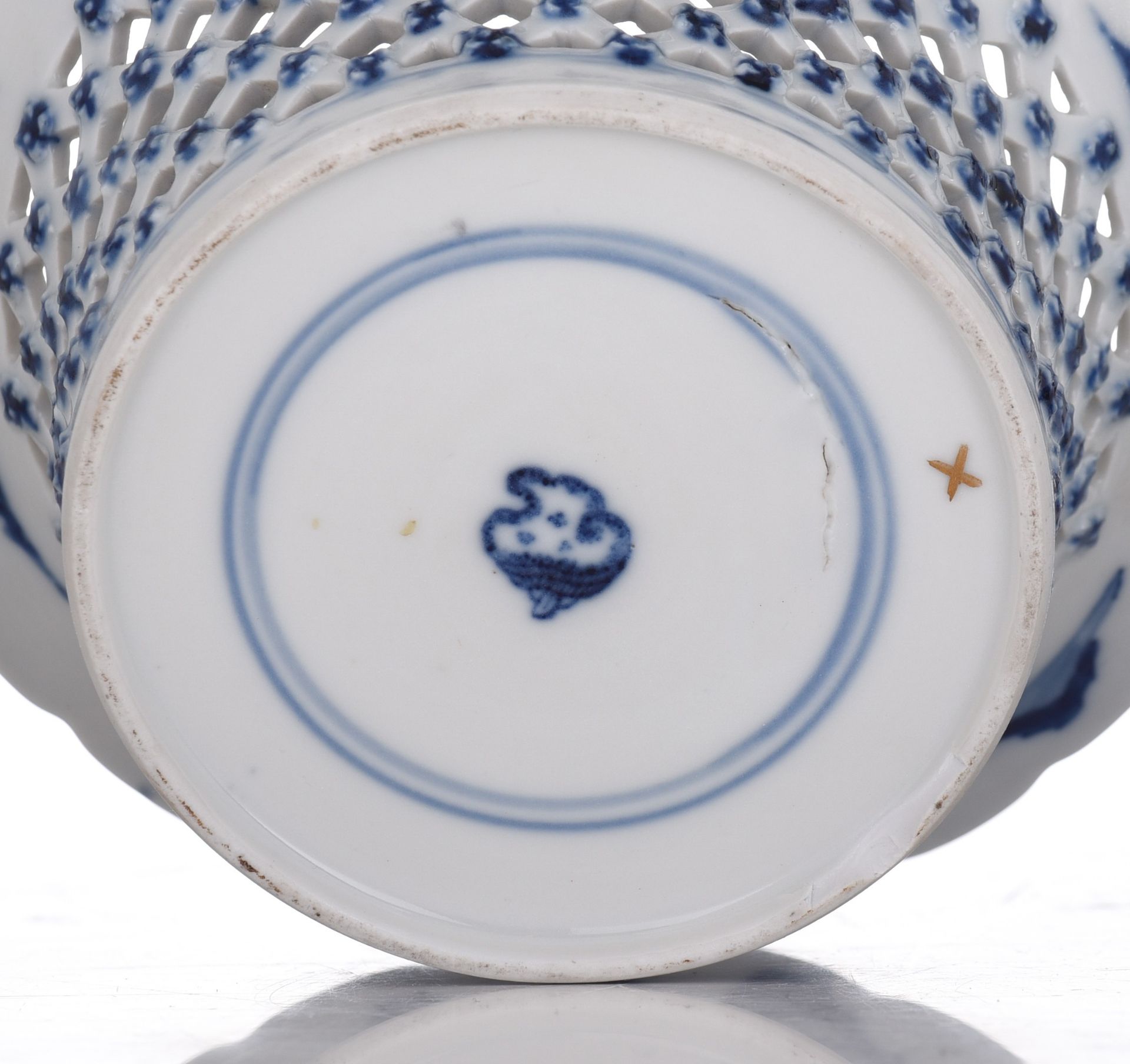 A Chinese blue and white openwork 'Hunting' basket, with symbol mark and of the Kangxi period, H 10, - Image 8 of 17