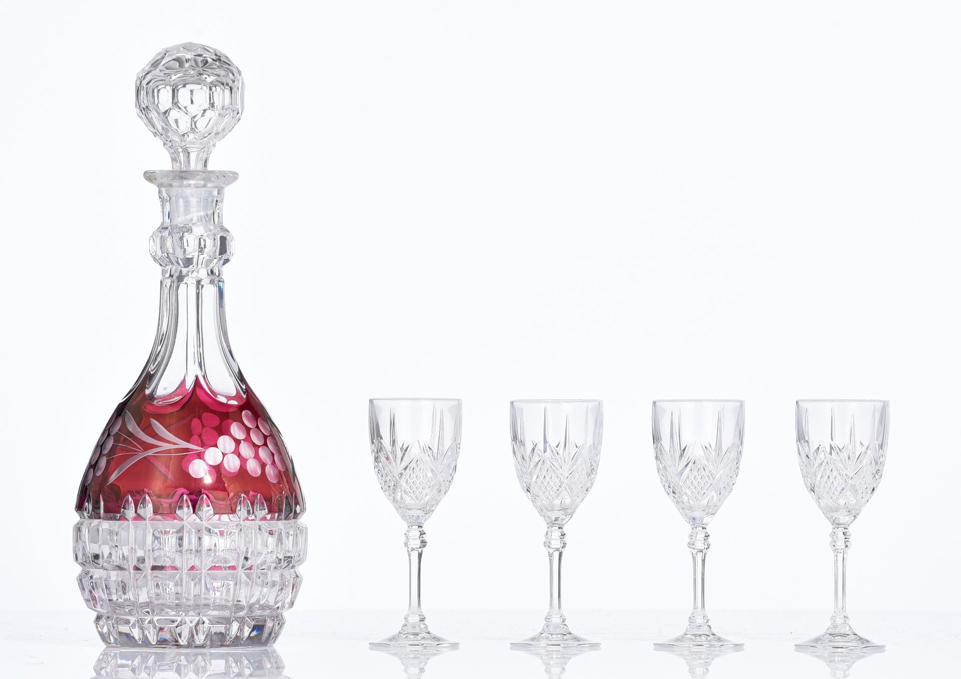 (BIDDING ONLY ON CARLOBONTE.BE) A large collection of various decanters with matching liquor glasses - Image 16 of 25