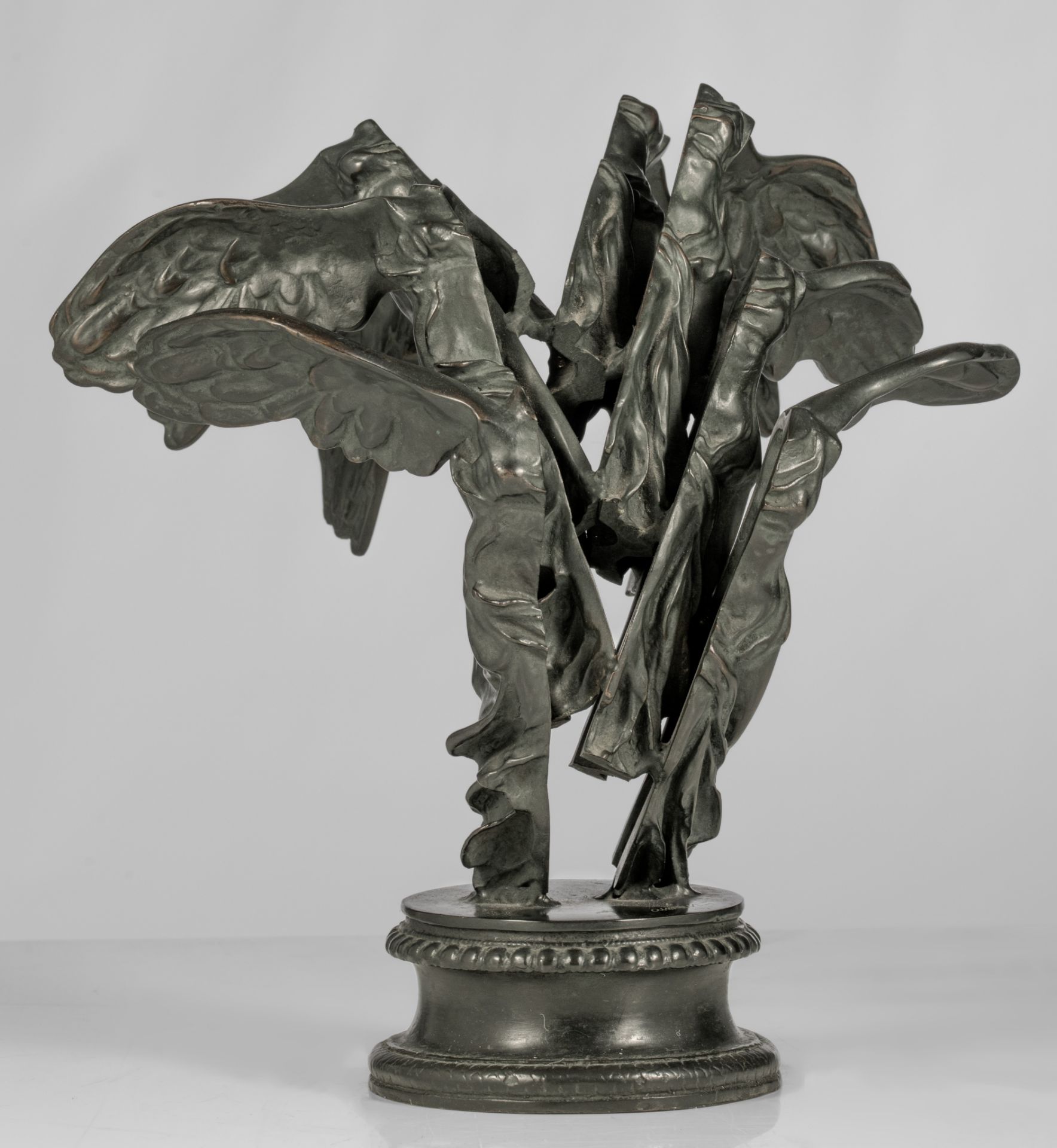 Fernandez Arman (1928-2005), 'La victoire de Samothrace', mulitple, N∞ 69/100, patinated bronze, H 2 - Bild 3 aus 5