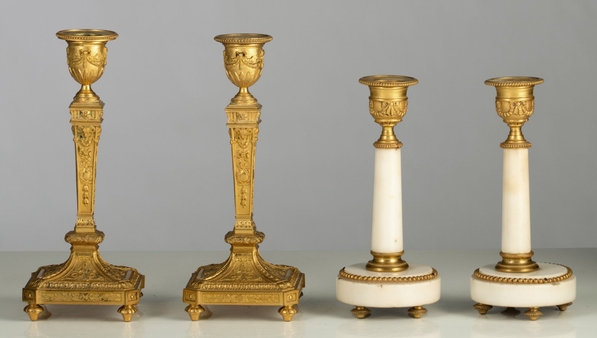 (BIDDING ONLY ON CARLOBONTE.BE) Two pairs of Neoclassical candlesticks, H 17,5 - 21 cm - Image 5 of 8