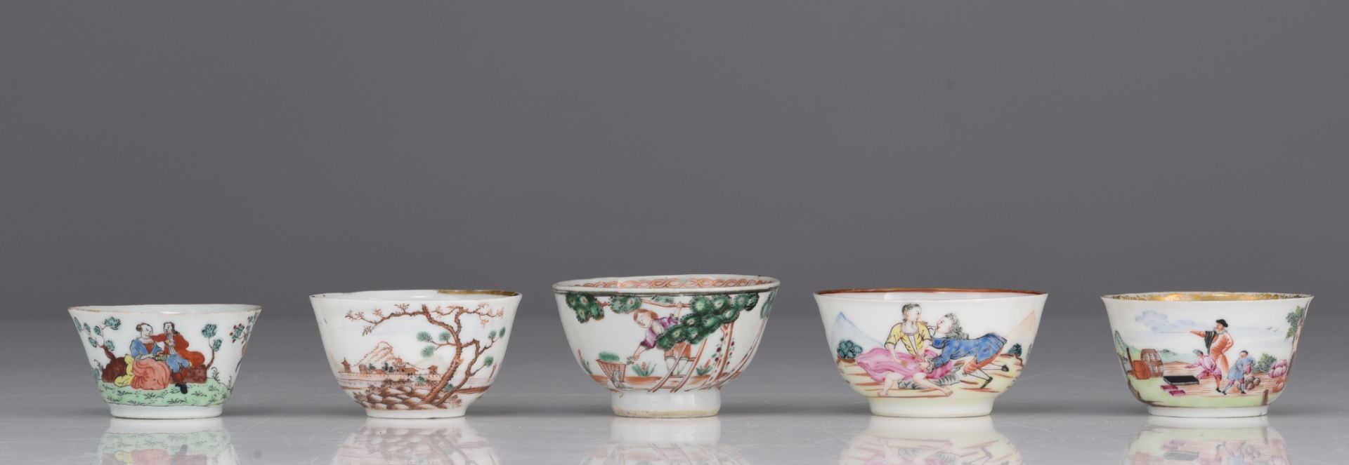 (BIDDING ONLY ON CARLOBONTE.BE) A collection of five matching sets of Chinese famille rose export te - Image 15 of 24