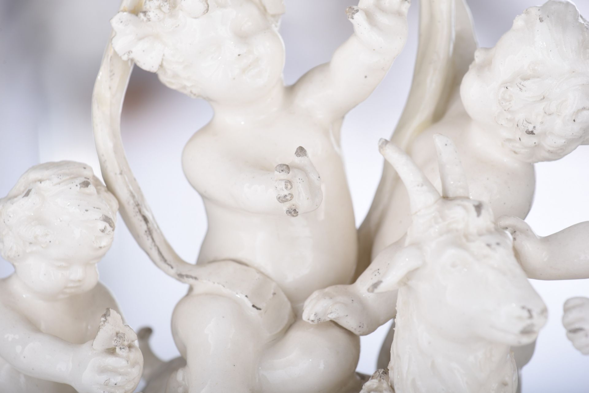 (BIDDING ONLY ON CARLOBONTE.BE) Two white glazed Capodimonte figural groups, Naples, H 20 - 23 cm - Image 9 of 16