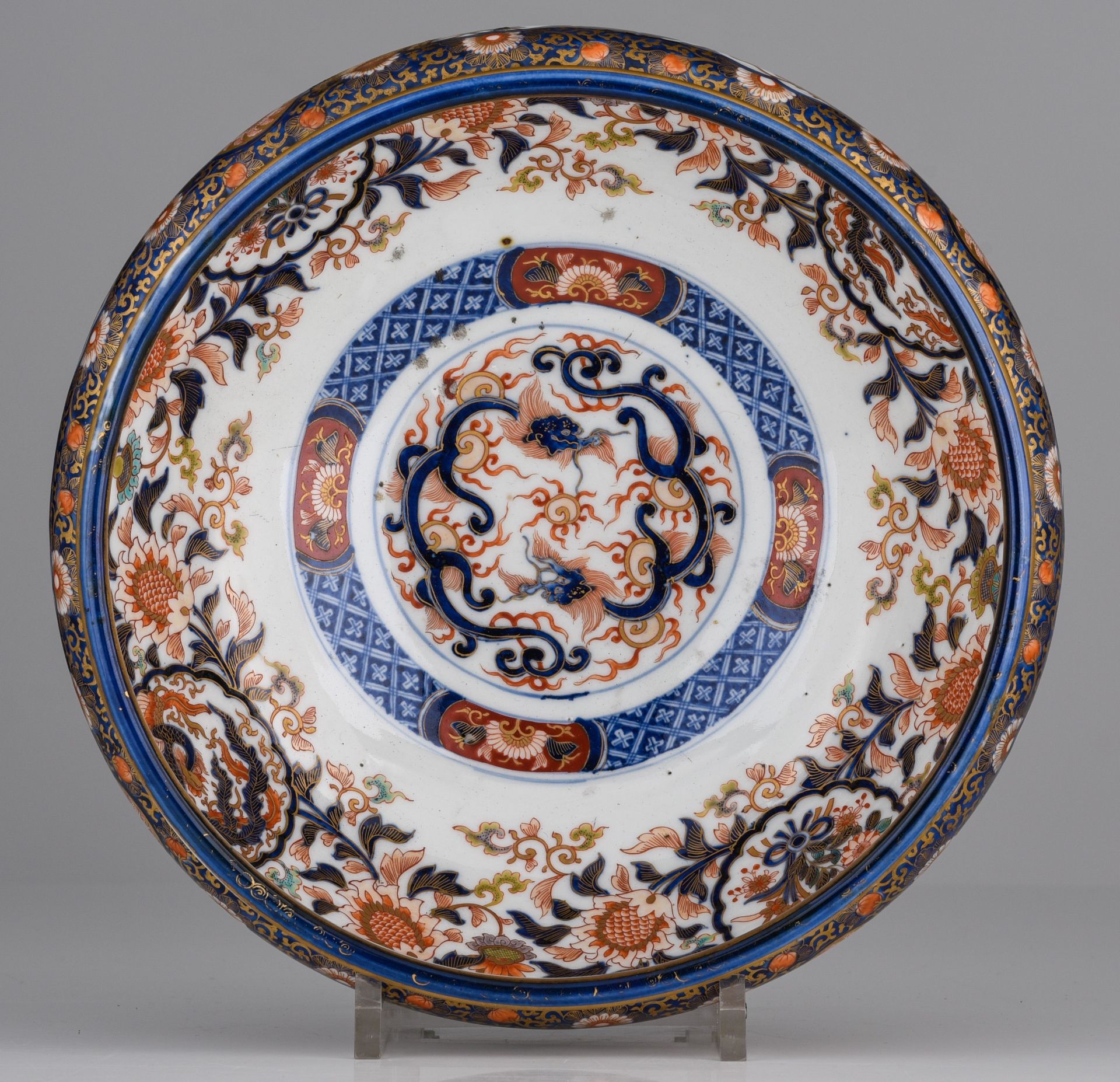 A finely enamelled Japanese verte-Imari 'Dragon and Phoenix' water bowl, late 18thC, ¯ 34 - H 14 cm - Bild 6 aus 8