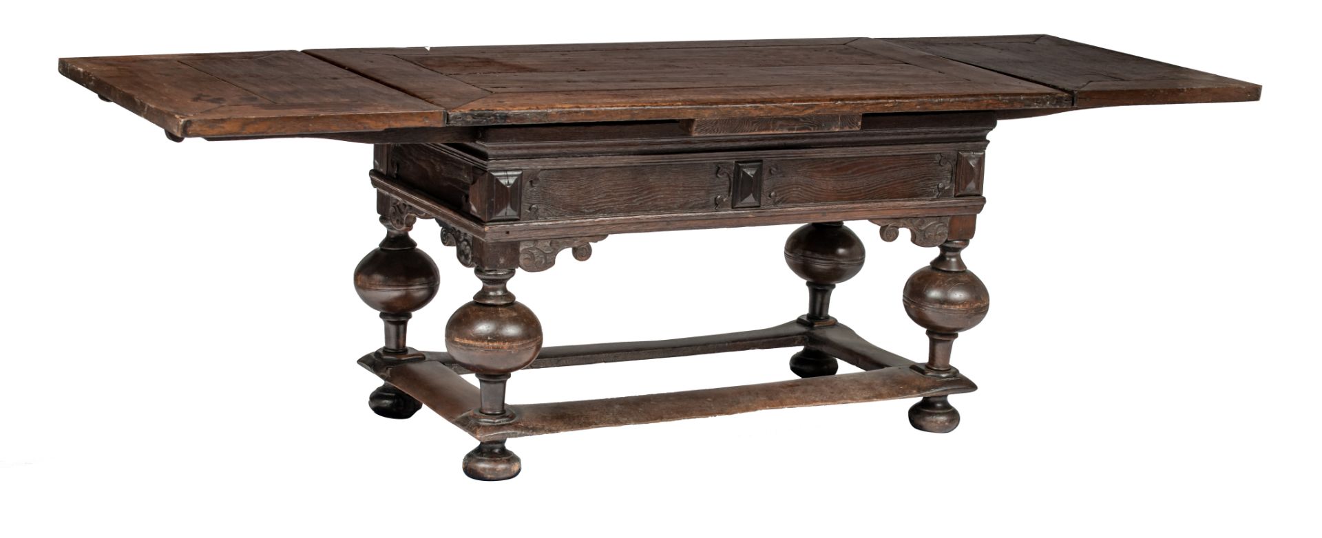An impressive Flemish or Dutch oak table, early 17thC, H 80 - W 146 - 252 - D 85 cm