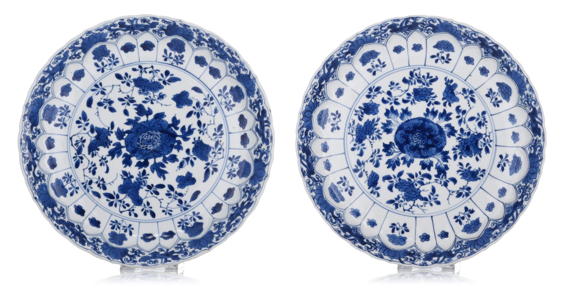 Two Chinese blue and white lobed plates, with a Chenghua mark, Kangxi period, ¯ 26 cm