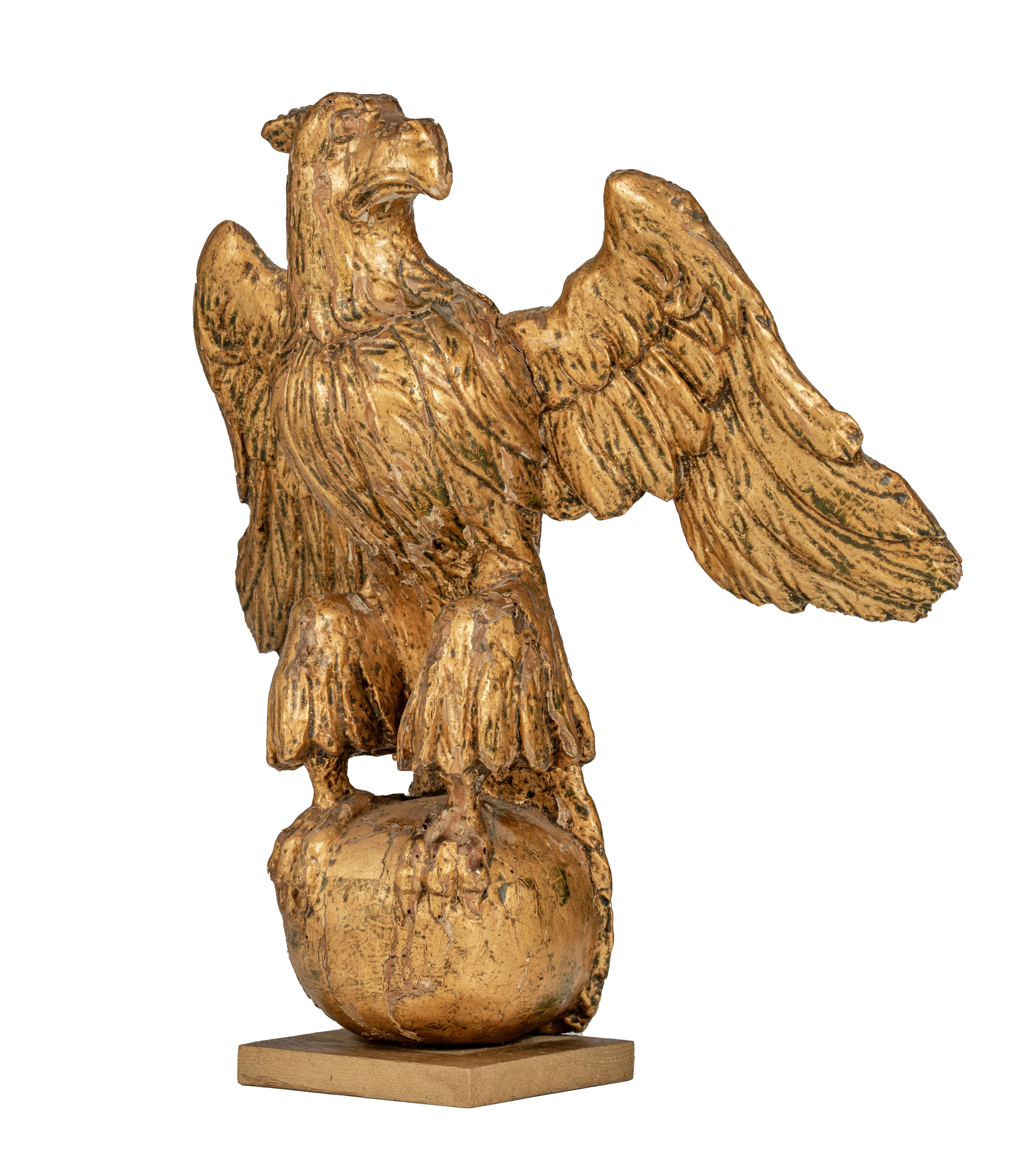 (BIDDING ONLY ON CARLOBONTE.BE) A gilt limewood sculpture of an eagle on an orb, 18thC, H 39 cm