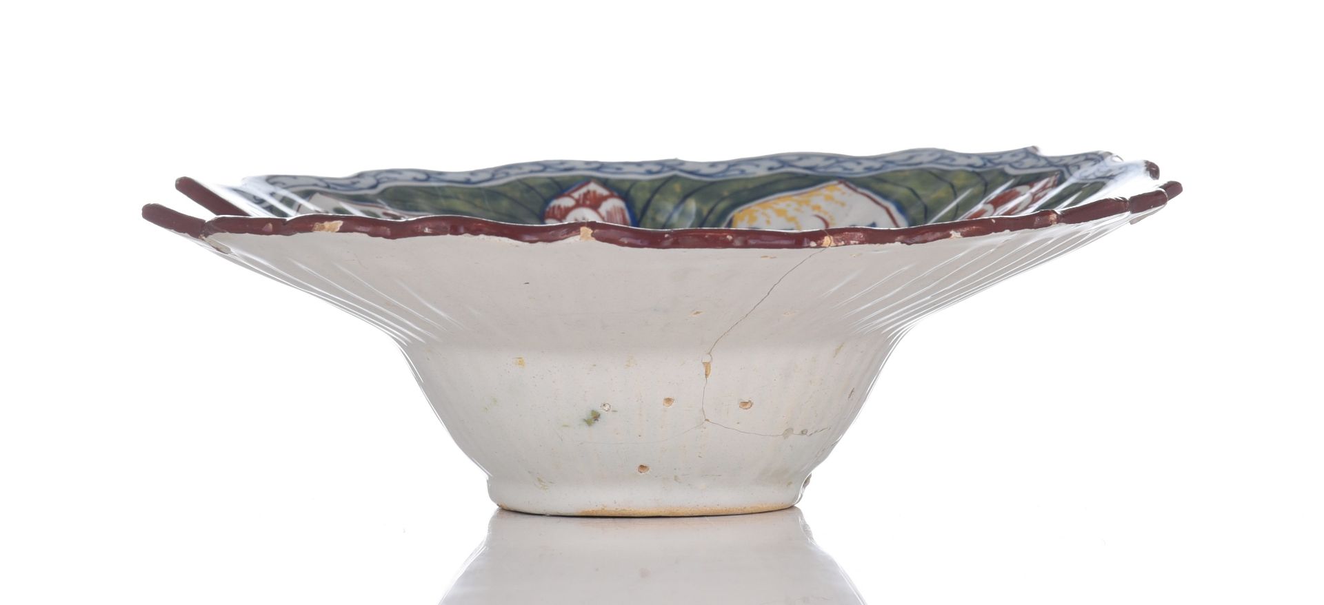 (BIDDING ONLY ON CARLOBONTE.BE) A fine Dutch Delft polychrome barber bowl, marked Jan Theunis Dextra - Image 4 of 10