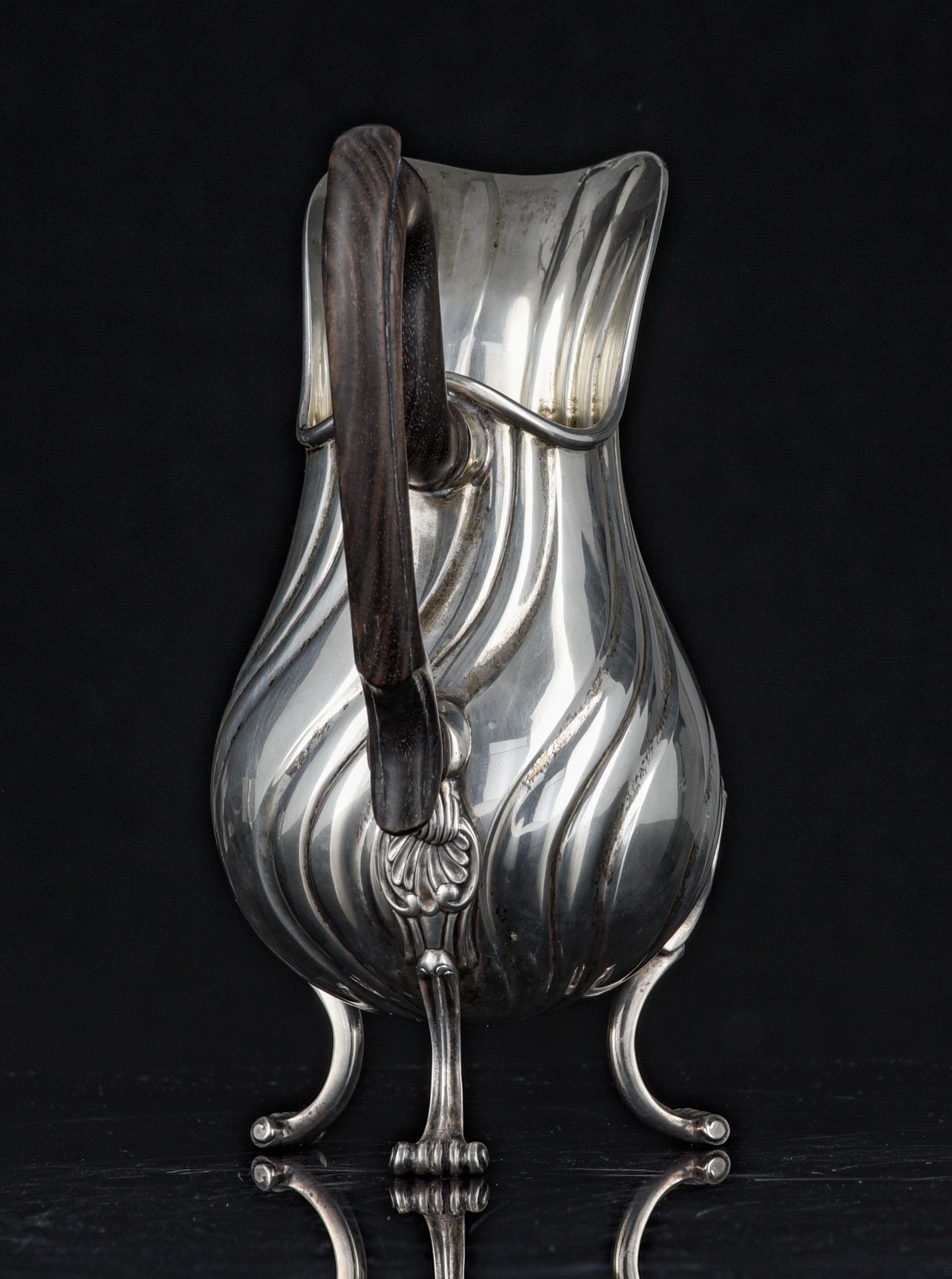 A silver milk jug, with apocryphal Bruges hallmarks, ca 525 g, H 20,5 cm - Image 3 of 8