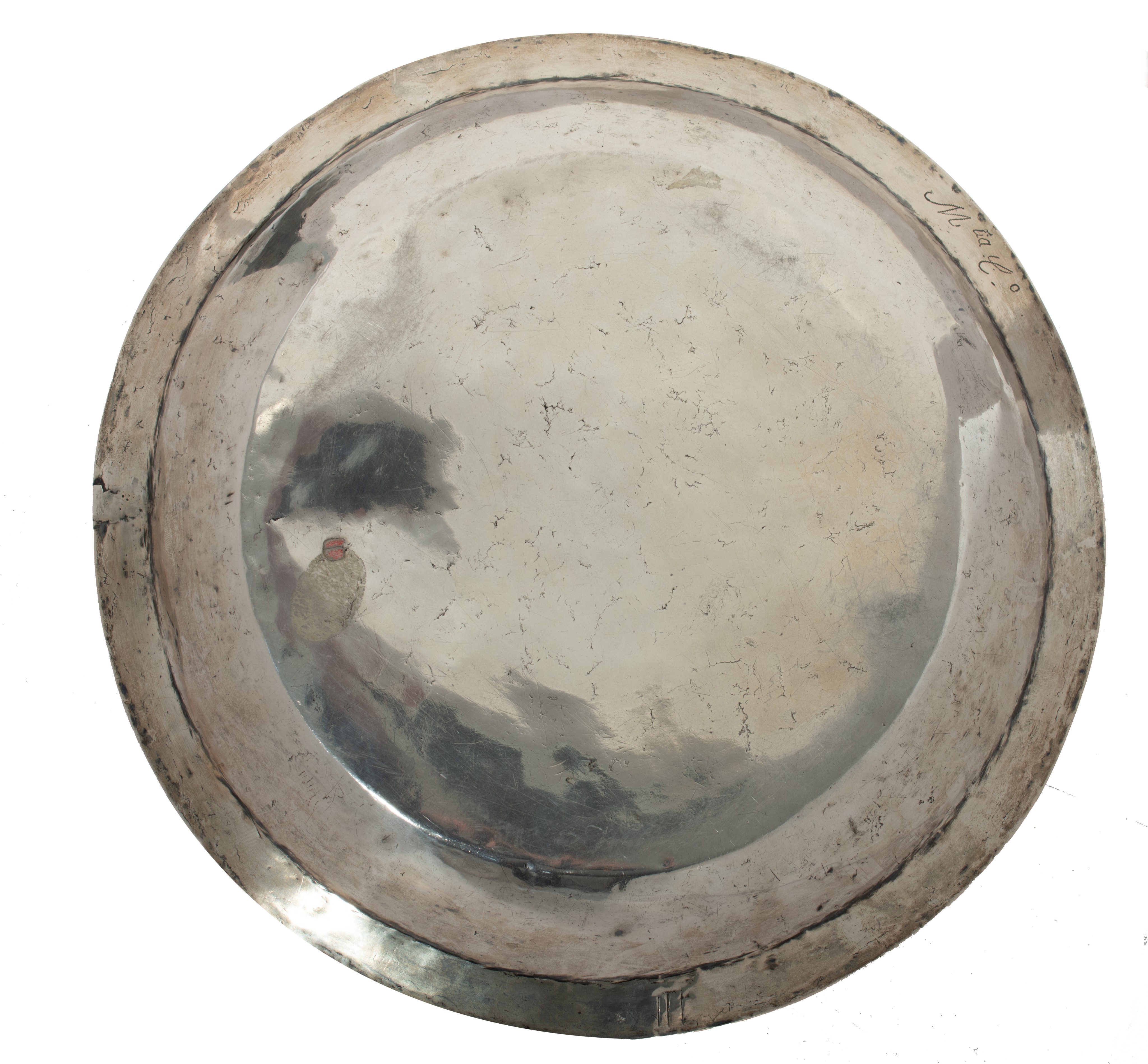 A silver plate, with inscription, 17th/18thC, H 4,2 - ¯ 34 - total weight: 870 g - Image 2 of 5