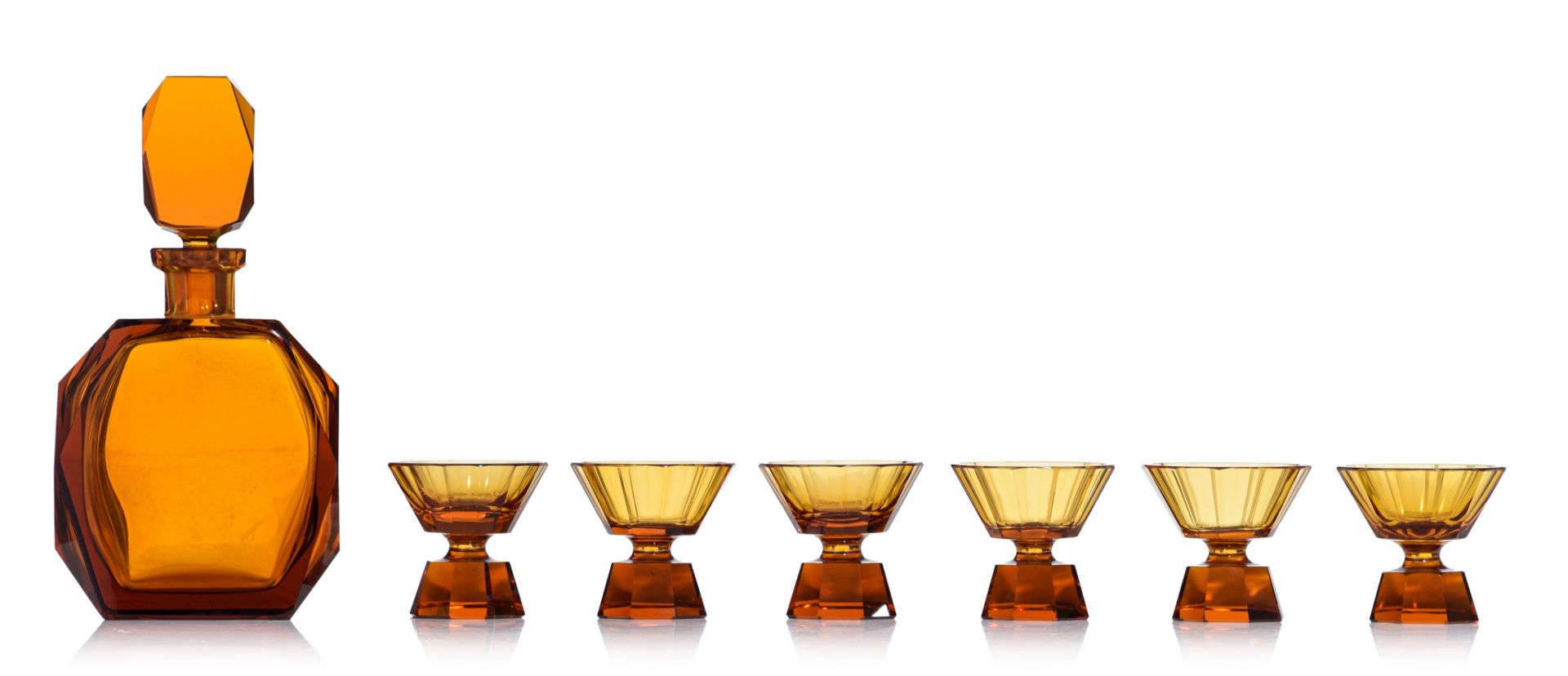 (BIDDING ONLY ON CARLOBONTE.BE) A large collection of various decanters with matching liquor glasses - Image 9 of 25