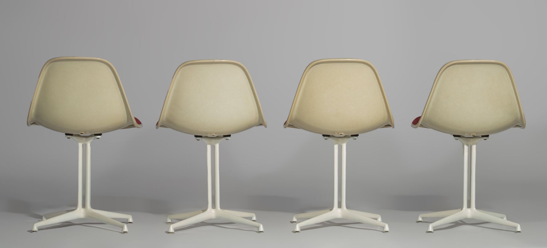 An exceptional set of 4 Eames fibreglass DSL chairs for Vitra, H 71 - W 48 cm - Image 4 of 9