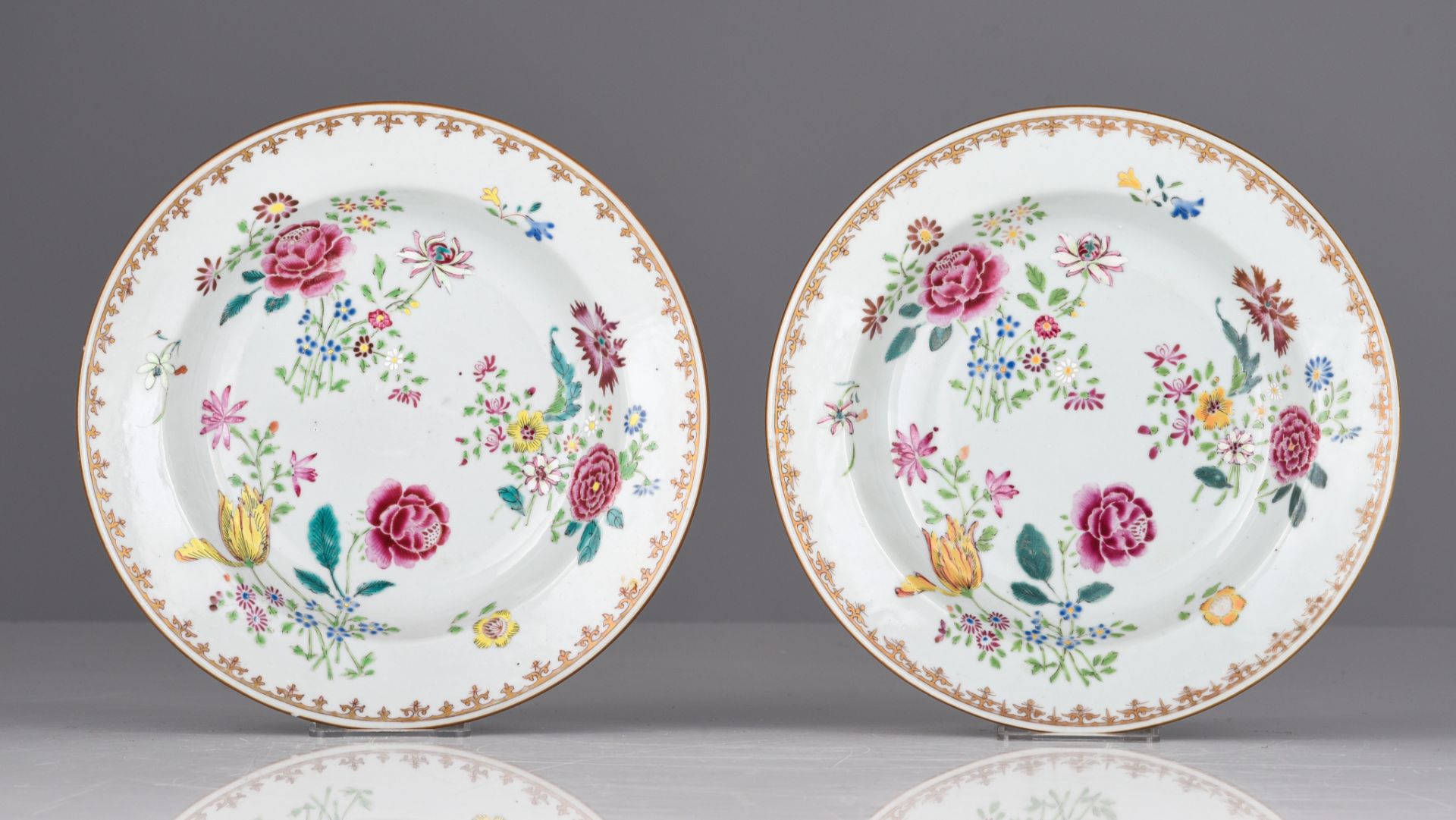 A collection of six Chinese famille rose export porcelain plates, 18thC, ¯ 23,5 cm - Image 3 of 10