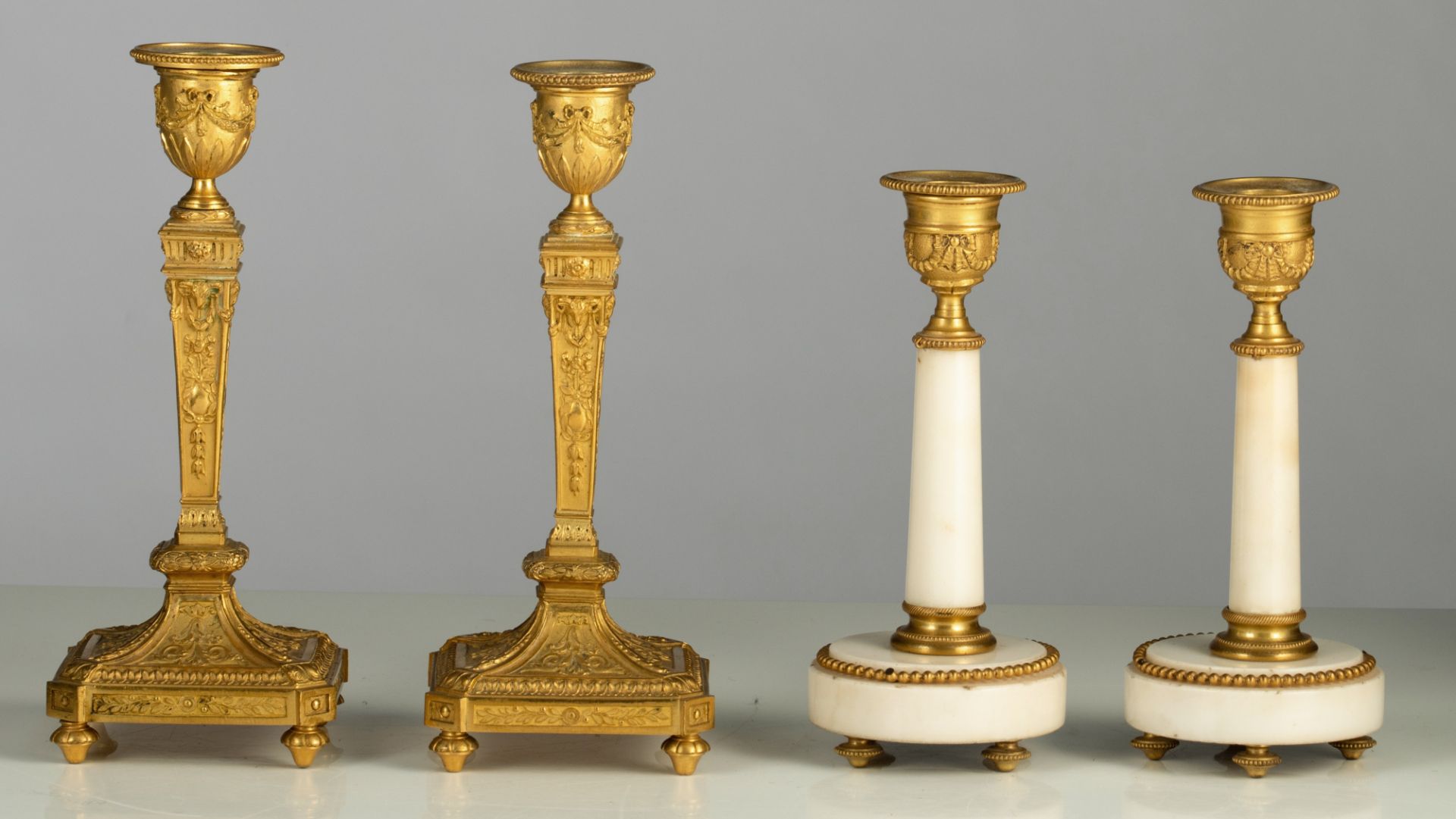 (BIDDING ONLY ON CARLOBONTE.BE) Two pairs of Neoclassical candlesticks, H 17,5 - 21 cm - Image 4 of 8