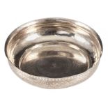 An Ottoman silver 'hammam' bowl with incised scroll decoration, 18th/19thC, H 5 - ¯ 19 cm - weight: