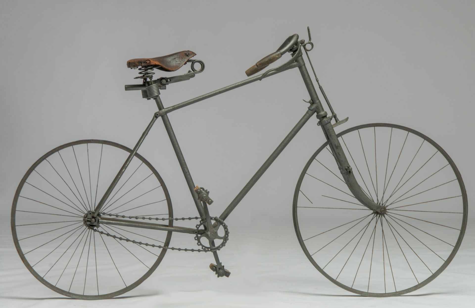 An exceptional Tour de France race bicycle of Armand Perin, 1903 - Image 4 of 9