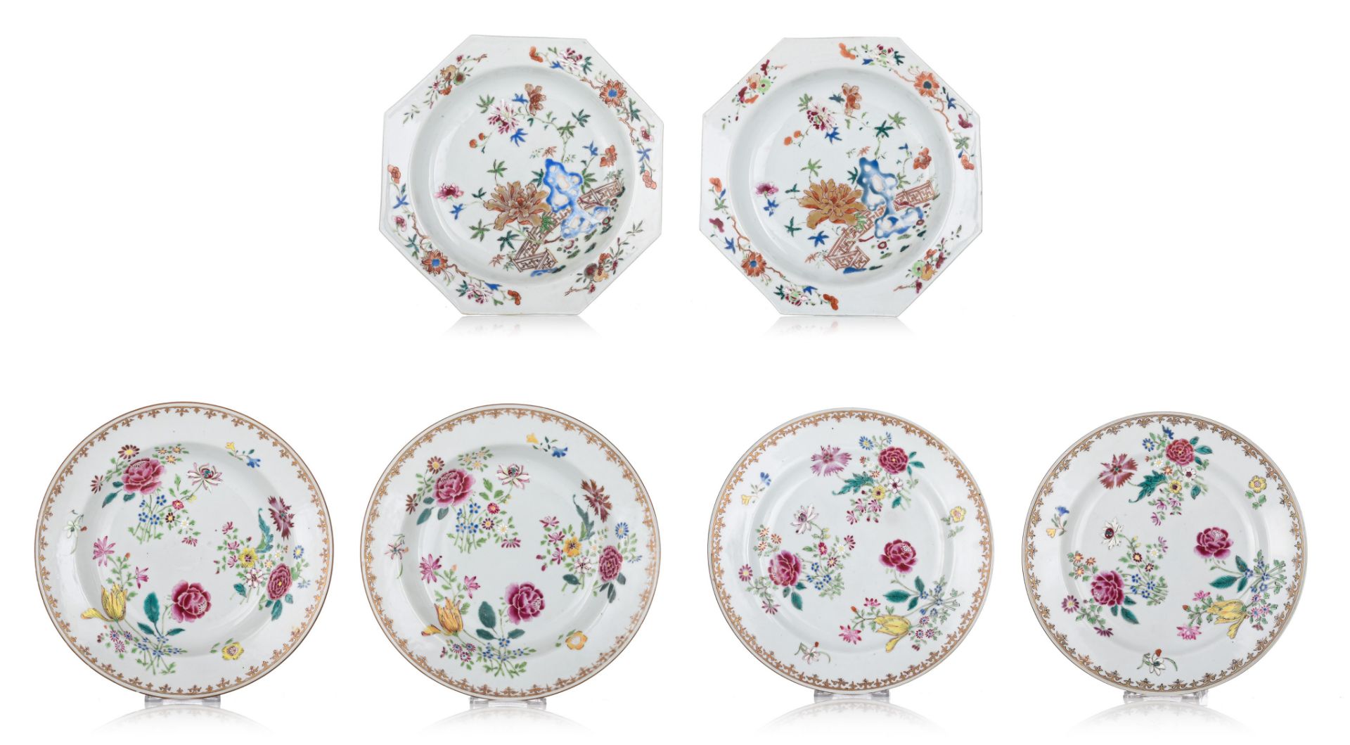 A collection of six Chinese famille rose export porcelain plates, 18thC, ¯ 23,5 cm