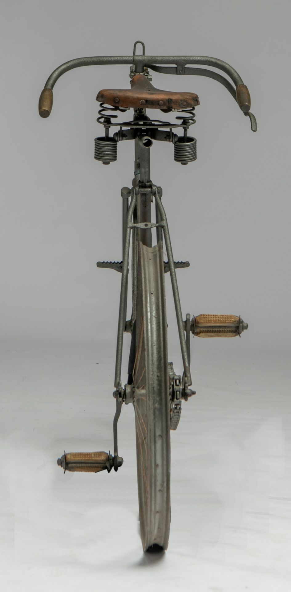 An exceptional Tour de France race bicycle of Armand Perin, 1903 - Image 3 of 9