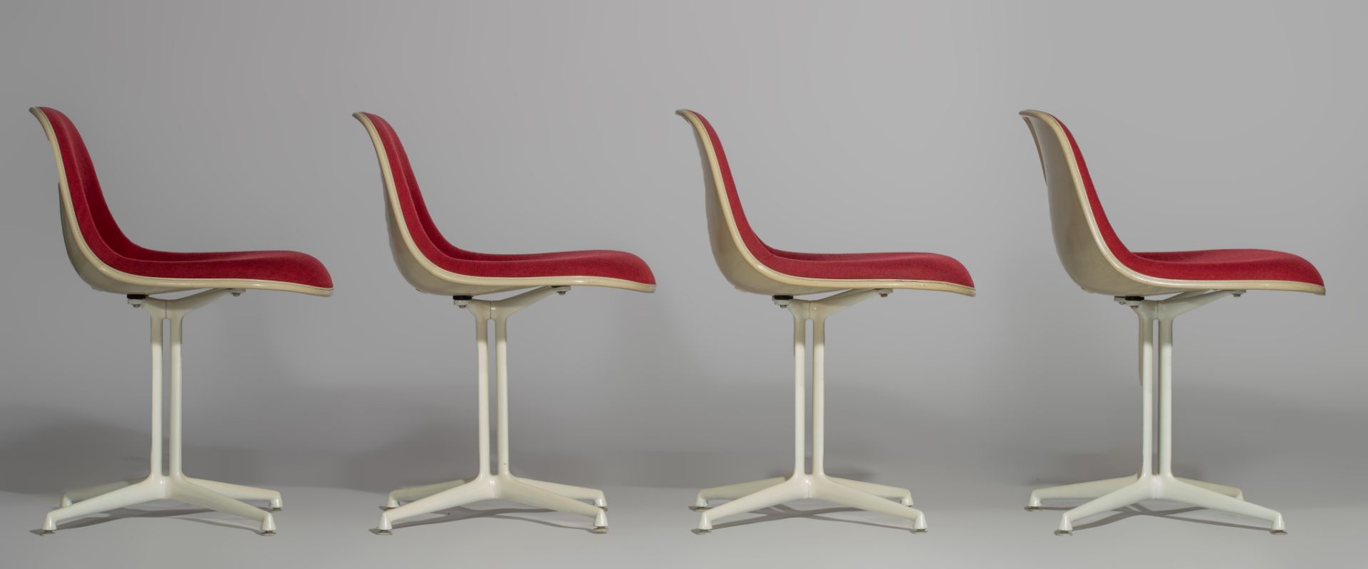 An exceptional set of 4 Eames fibreglass DSL chairs for Vitra, H 71 - W 48 cm - Image 5 of 9