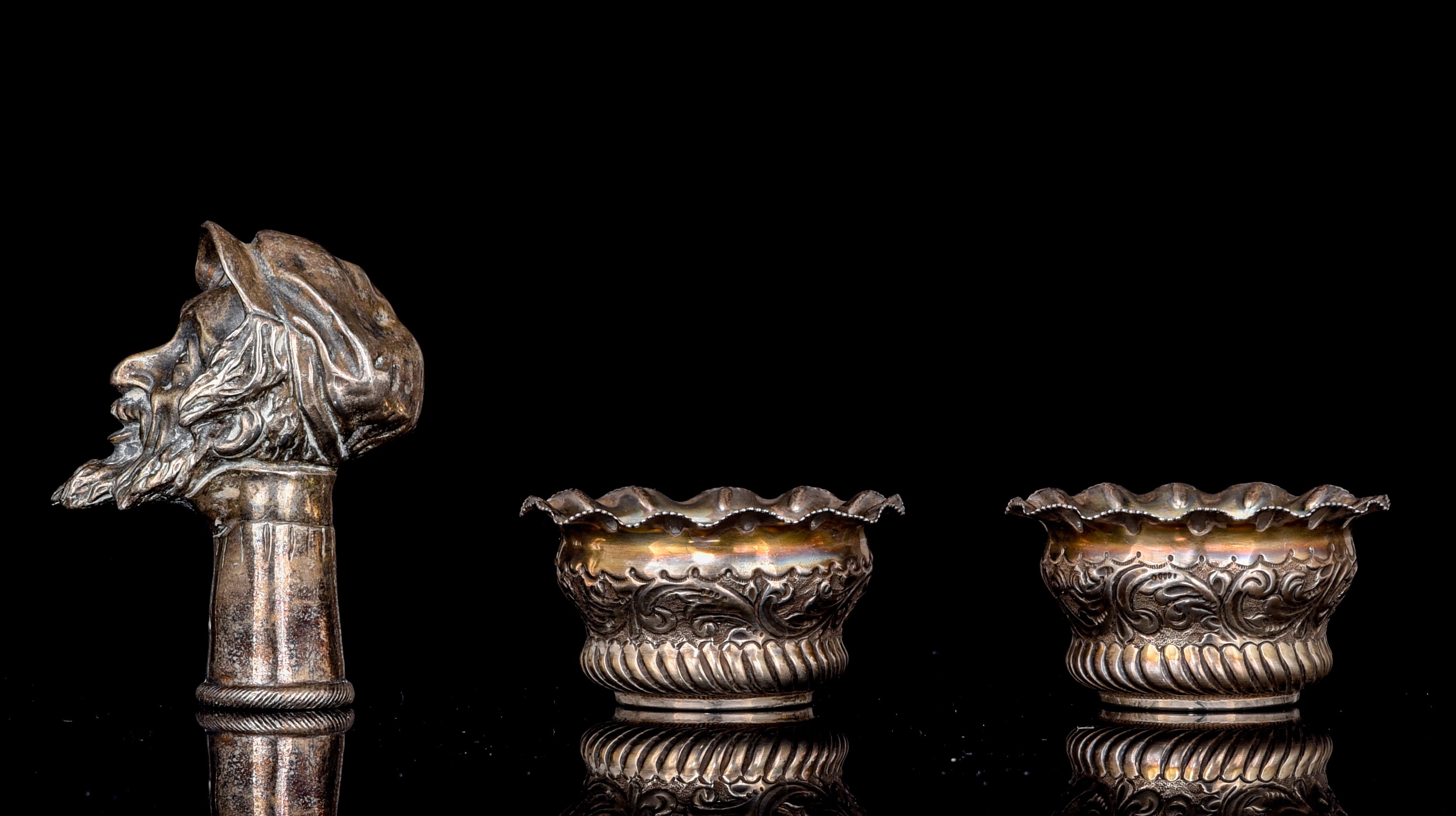 (BIDDING ONLY ON CARLOBONTE.BE) A collection of silver Judaica; added English silver salts and the k - Image 3 of 14