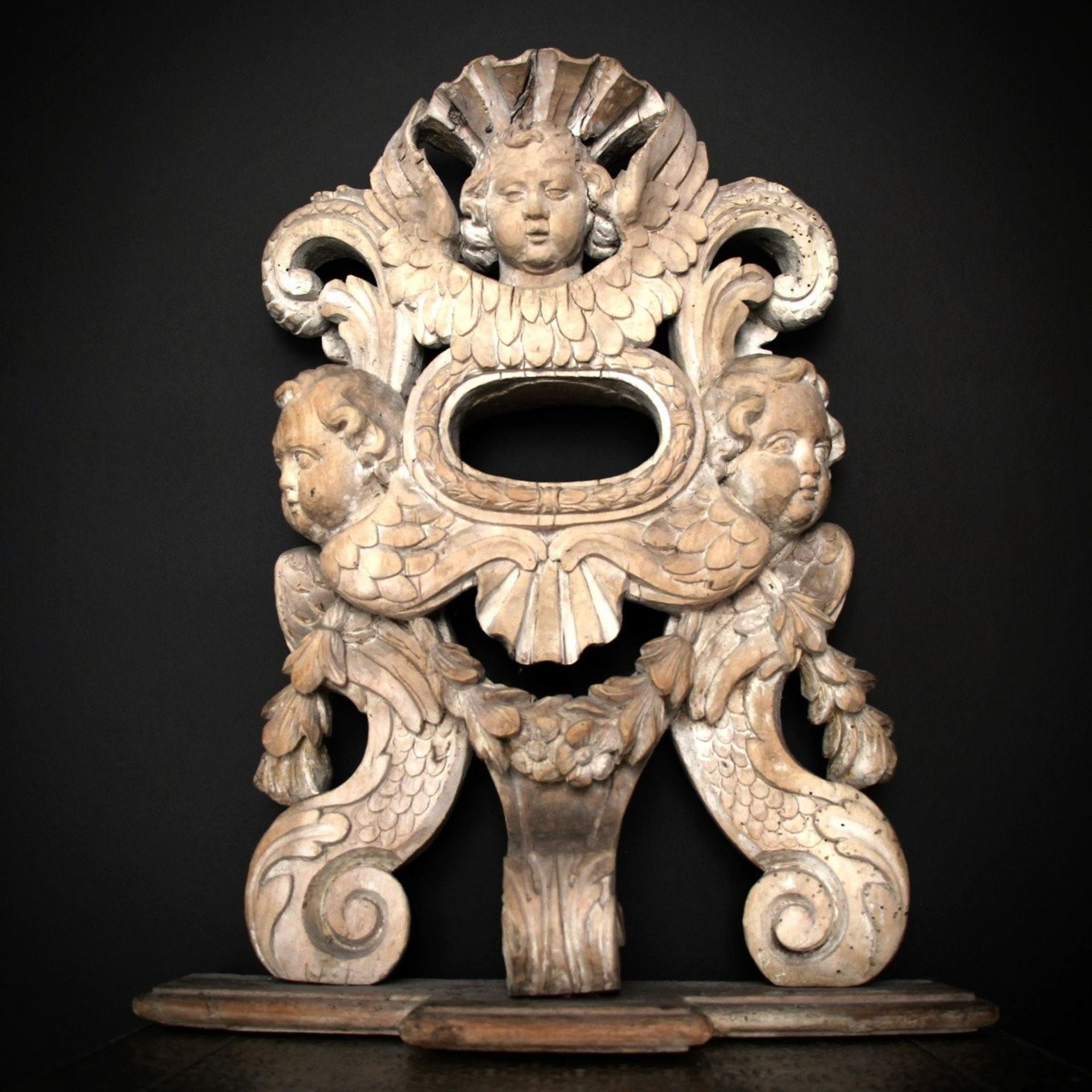 (BIDDING ONLY ON CARLOBONTE.BE) A Baroque richly carved limewood crucifix stand, H 56 cm