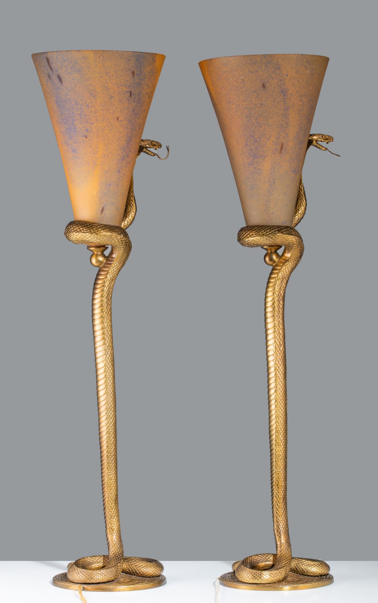 A pair of Art Deco type 'Cobra - La Tentation' gilt bronze and glass lamps, after the design of Edga - Image 5 of 9