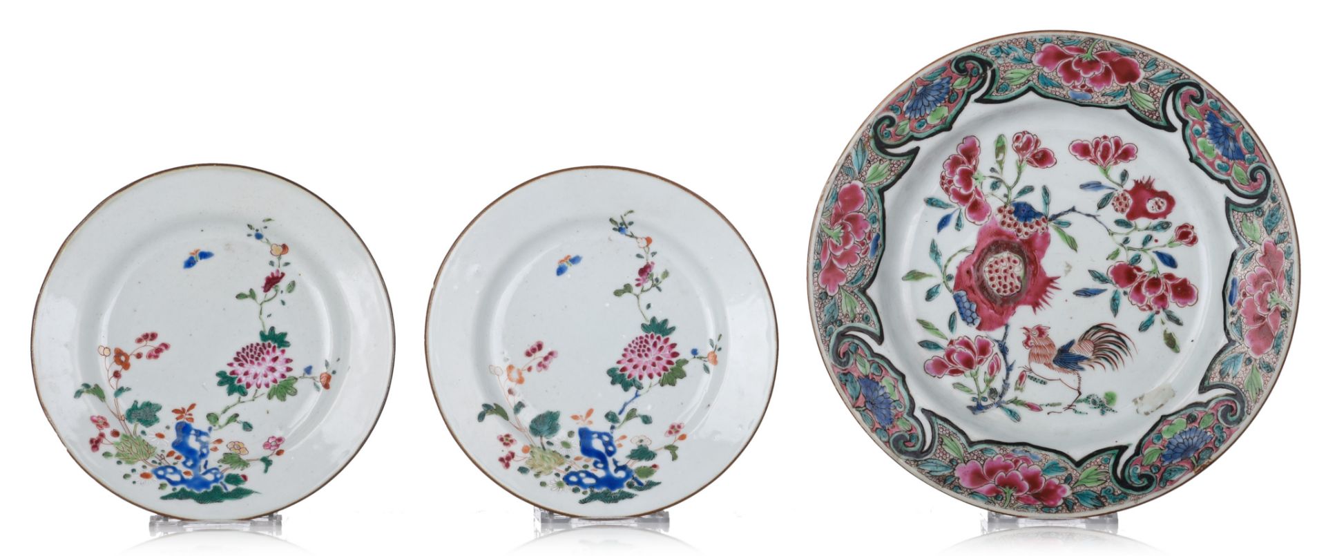 A collection of fine Chinese famille rose export porcelain dishes and a plate, 18thC, largest dimens - Image 5 of 10