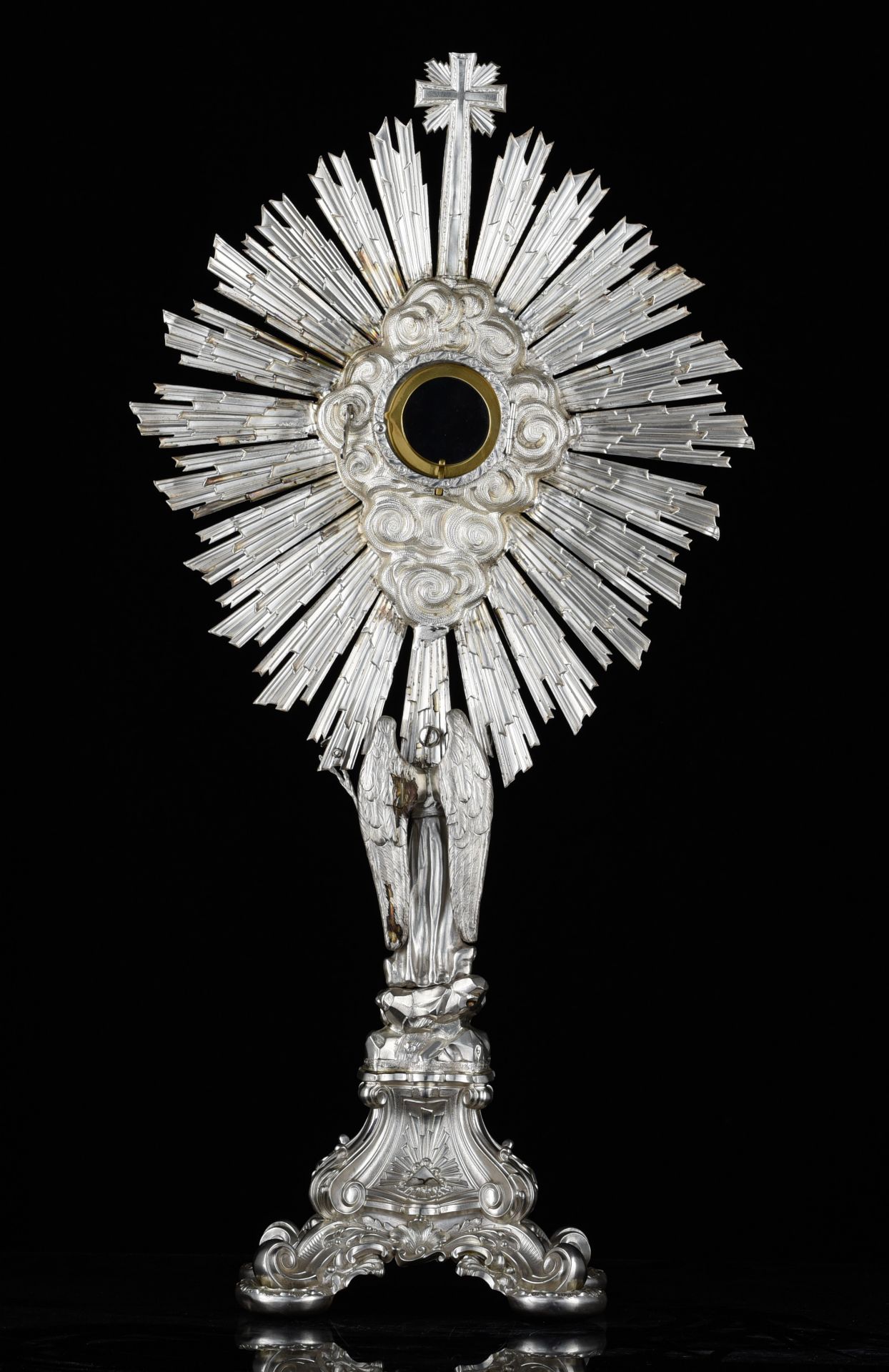 An imposing French silver sunburst monstrance, 1838-1868, 950/000, H 65,5 cm - total weight: 1180 g - Image 3 of 9