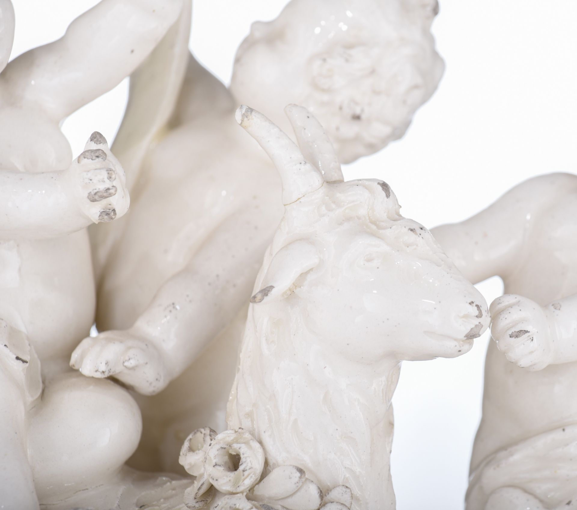 (BIDDING ONLY ON CARLOBONTE.BE) Two white glazed Capodimonte figural groups, Naples, H 20 - 23 cm - Image 11 of 16