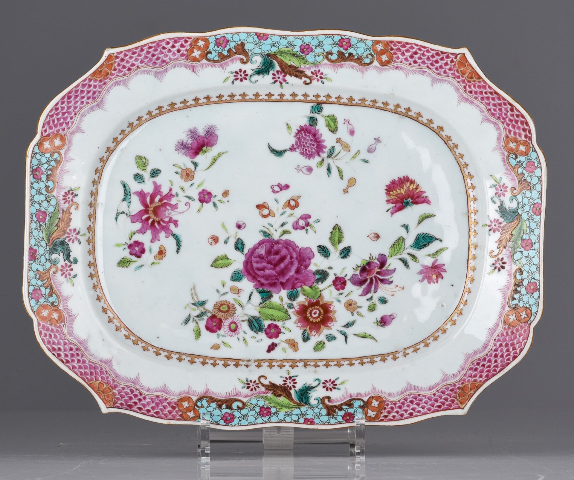 A collection of fine Chinese famille rose export porcelain dishes and a plate, 18thC, largest dimens - Image 9 of 10
