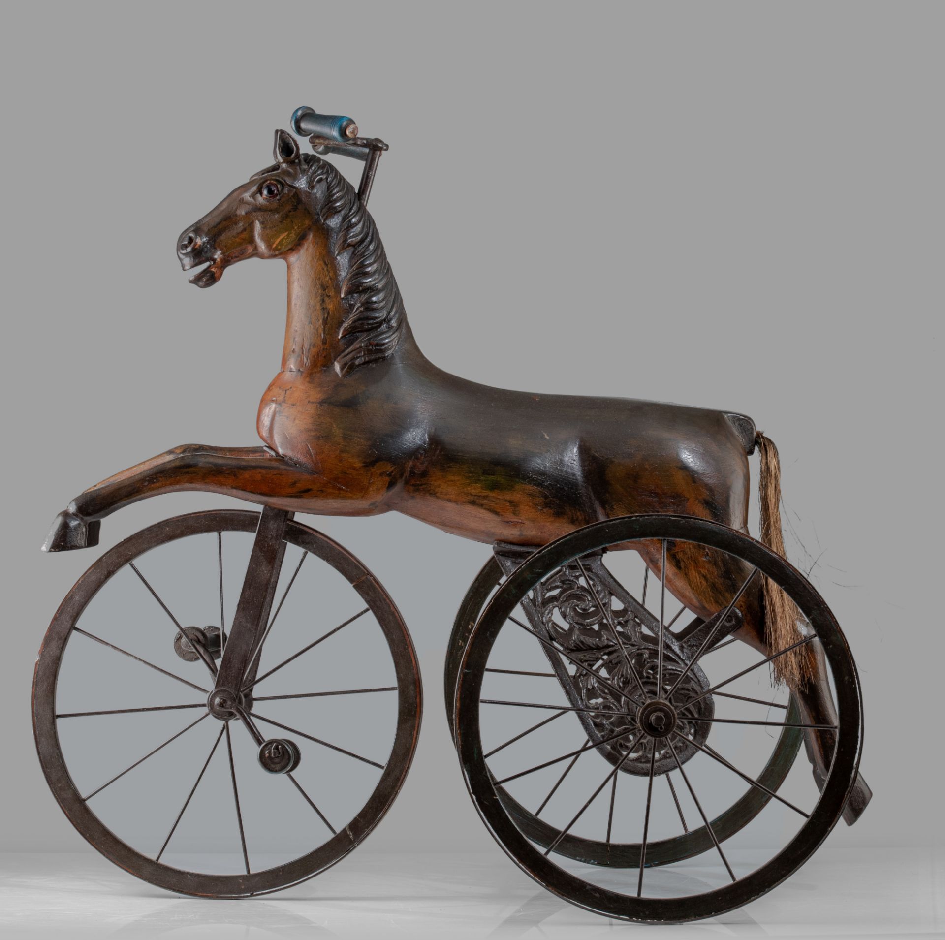 (BIDDING ONLY ON CARLOBONTE.BE) A vintage wooden trycicle horse, H 80 - W 85 cm - Bild 2 aus 7