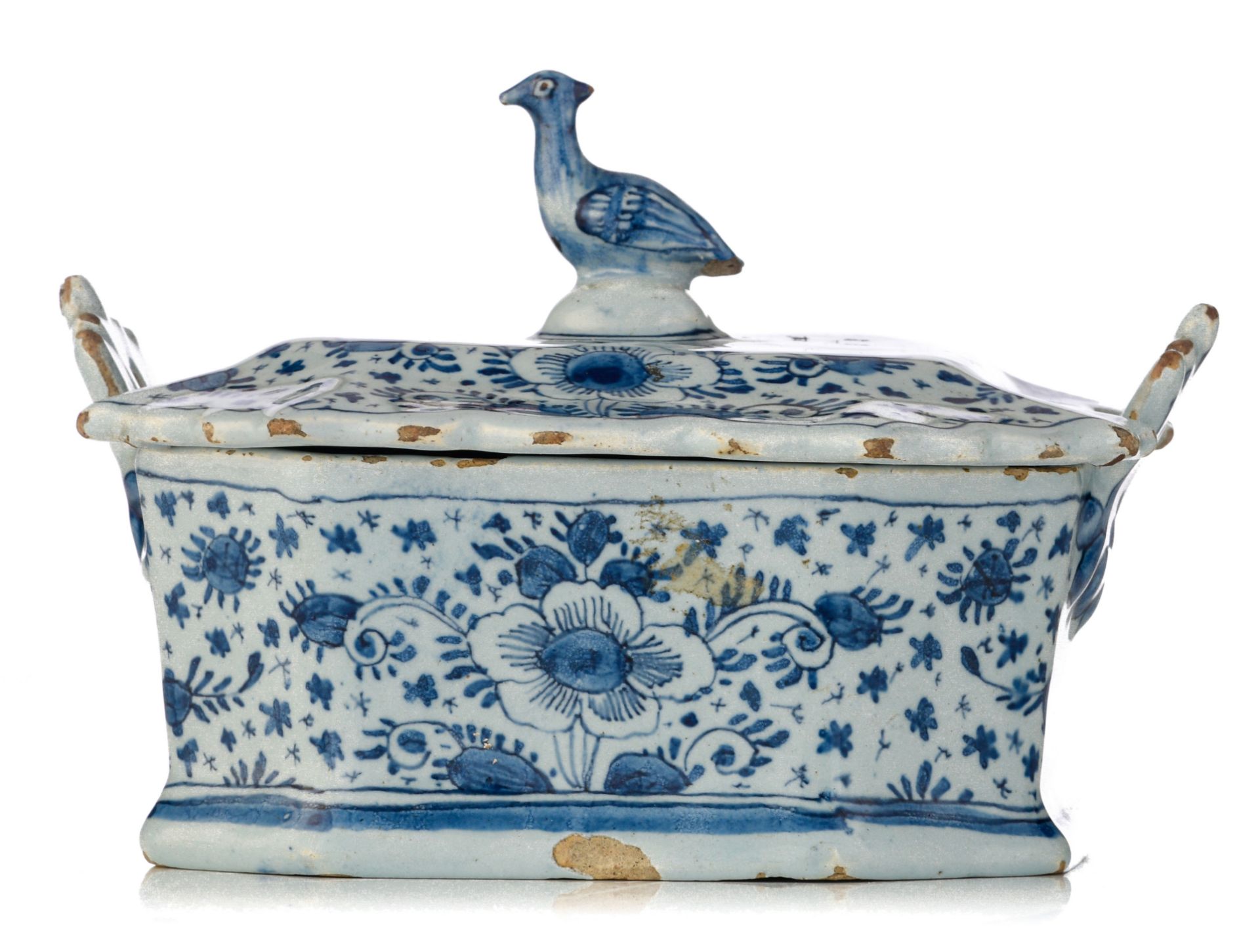(BIDDING ONLY ON CARLOBONTE.BE) A fine Delft blue and white butter tub, marked 'De Lampetkan', 18thC - Image 4 of 14