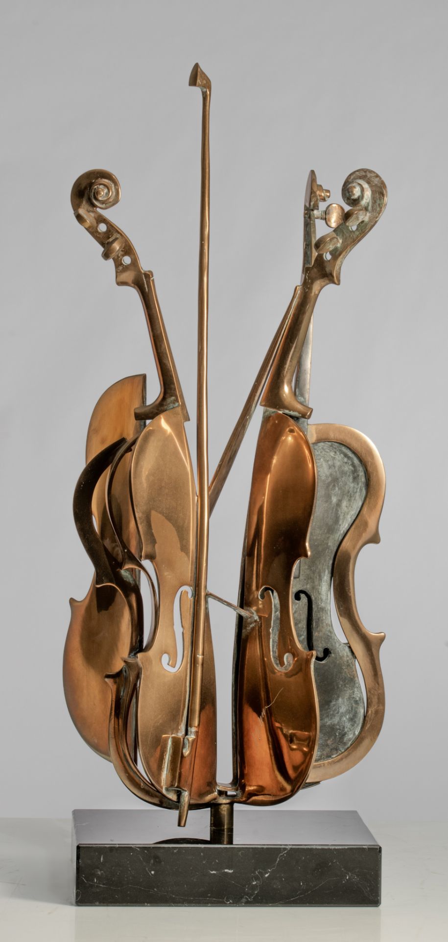 Fernandez Arman (1928-2005), 'Violon, multiple, N∞ 97/100, brass on a marble base, H 69 cm - Image 3 of 5