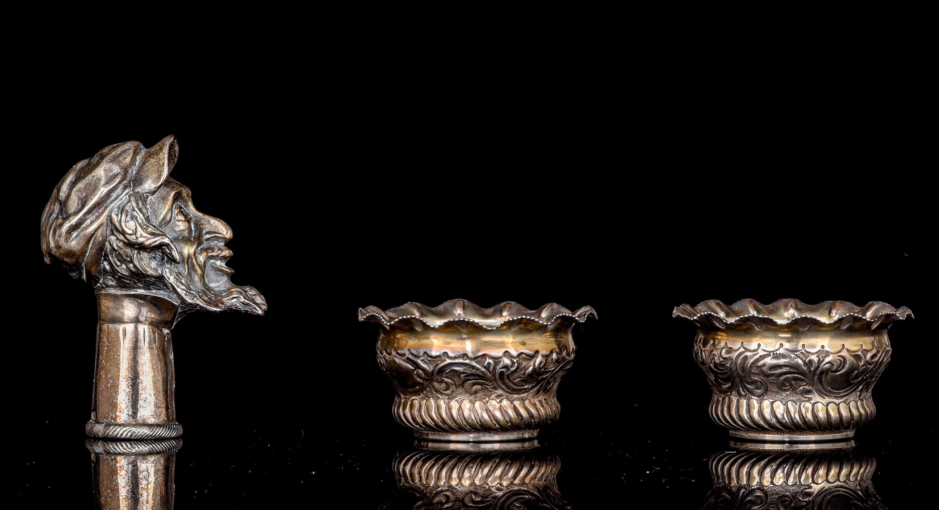 (BIDDING ONLY ON CARLOBONTE.BE) A collection of silver Judaica; added English silver salts and the k - Image 5 of 14