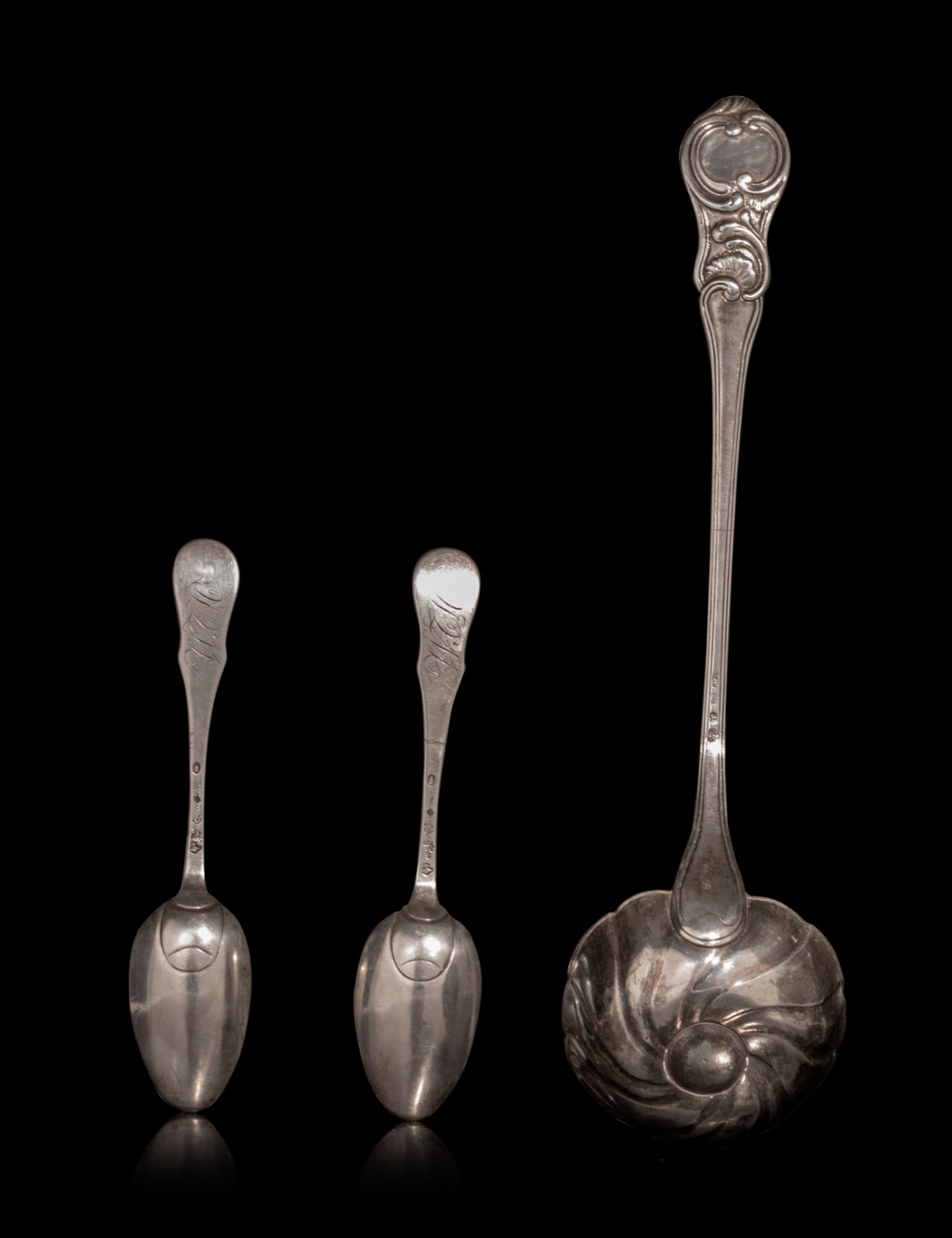 A collection of silver and silvered objects, total weight: 630g, H 5 - 20,5 cm - Bild 37 aus 41