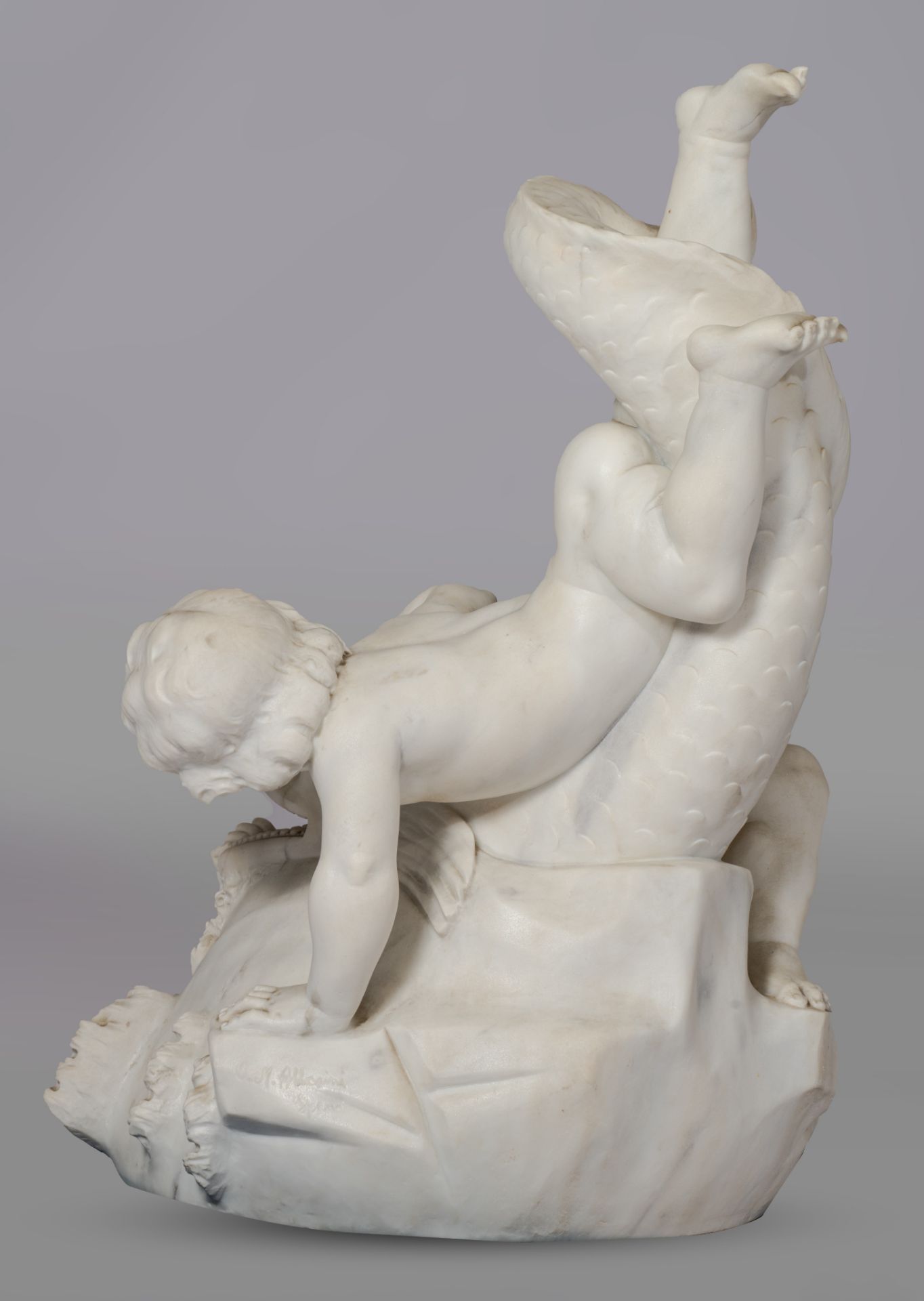 (BIDDING ONLY ON CARLOBONTE.BE) Albacini, two putti fighting a dolphin, Carrara marble on a matching - Bild 10 aus 16