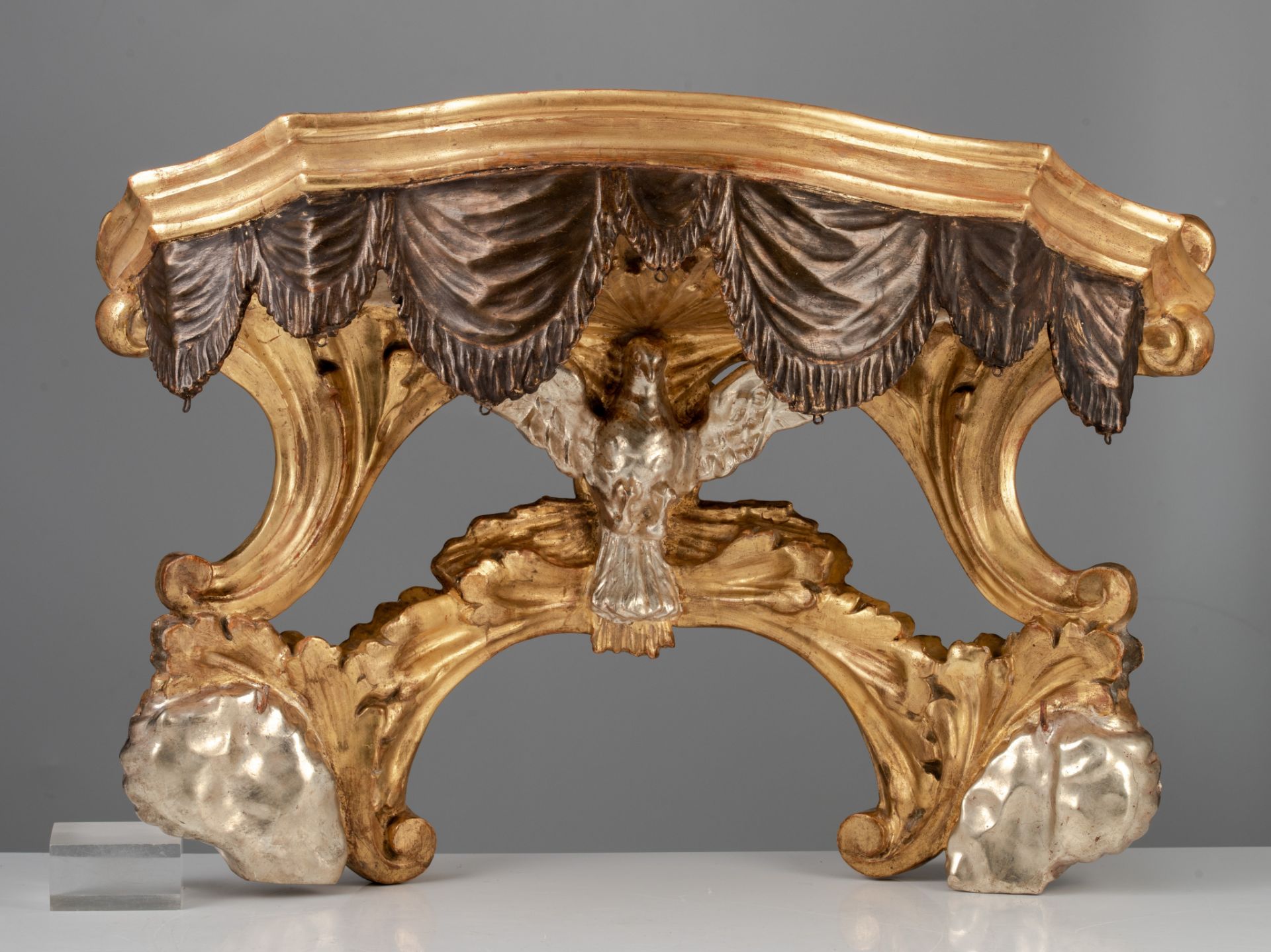 A gilt and silver wooden baldachin with the dove of the Holy Spirit, 18thC, H 50 - W 63 cm - Image 2 of 14