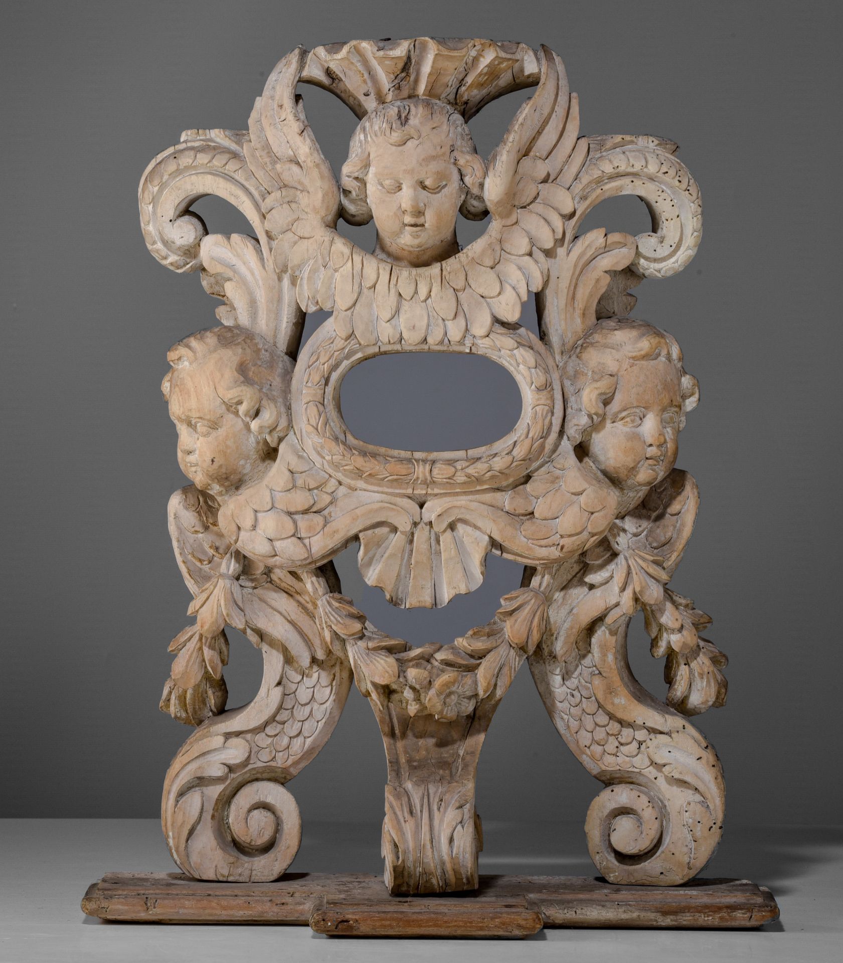 (BIDDING ONLY ON CARLOBONTE.BE) A Baroque richly carved limewood crucifix stand, H 56 cm - Image 3 of 10