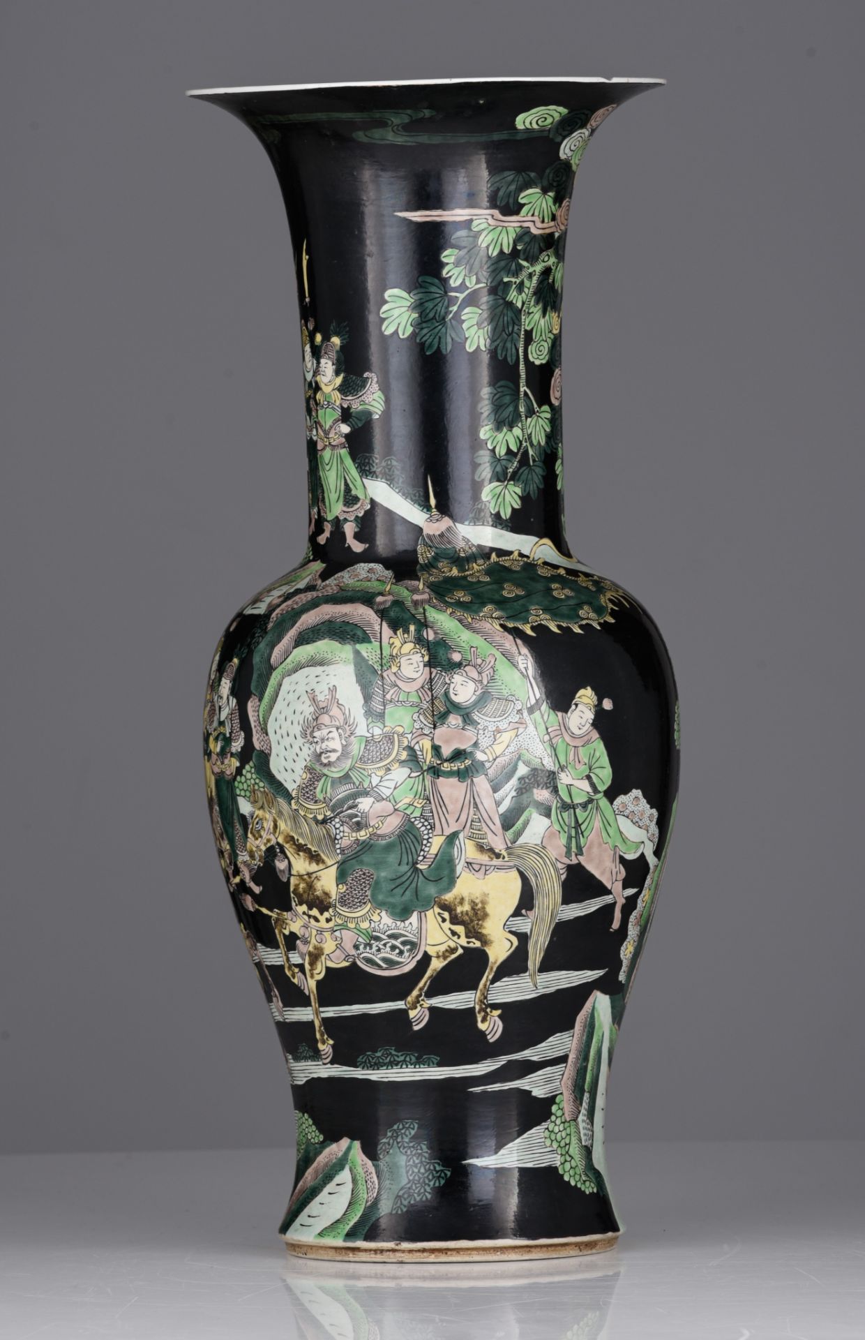 A Chinese famille noire glazed 'yen-yen' or 'phoenix tail' vase, with a Kangxi mark, 19th/20thC, H 5 - Image 3 of 7