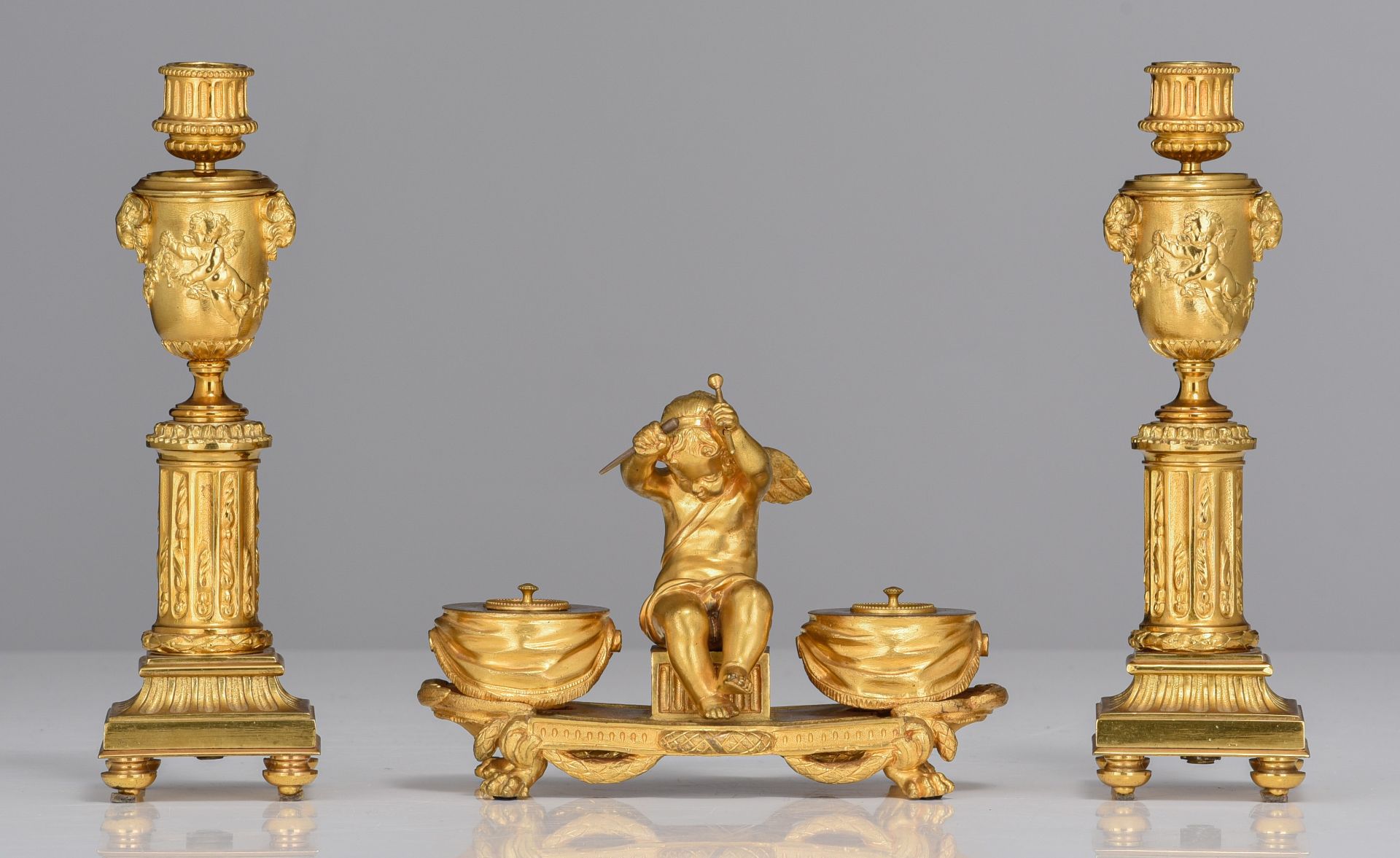 (BIDDING ONLY ON CARLOBONTE.BE) A Neoclassical gilt bronze ink well decorated with Cupid, and a pair - Image 3 of 8