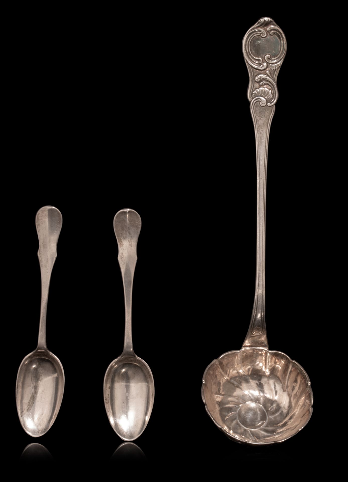 A collection of silver and silvered objects, total weight: 630g, H 5 - 20,5 cm - Bild 36 aus 41