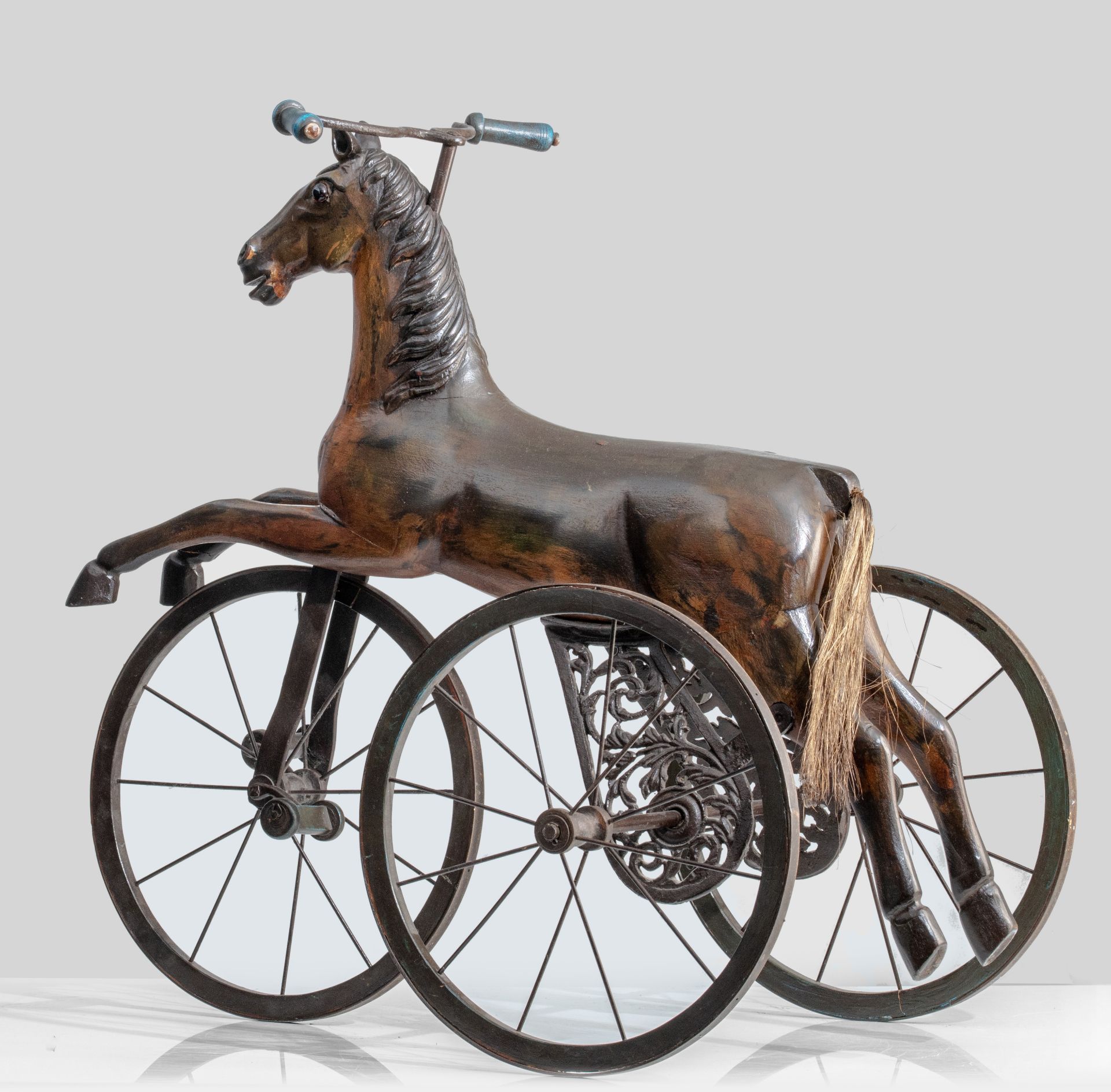(BIDDING ONLY ON CARLOBONTE.BE) A vintage wooden trycicle horse, H 80 - W 85 cm - Bild 3 aus 7