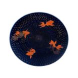 (BIDDING ONLY ON CARLOBONTE.BE) A Japanese Arita 'Goldfish' charger, 20thC, ¯ 45 cm