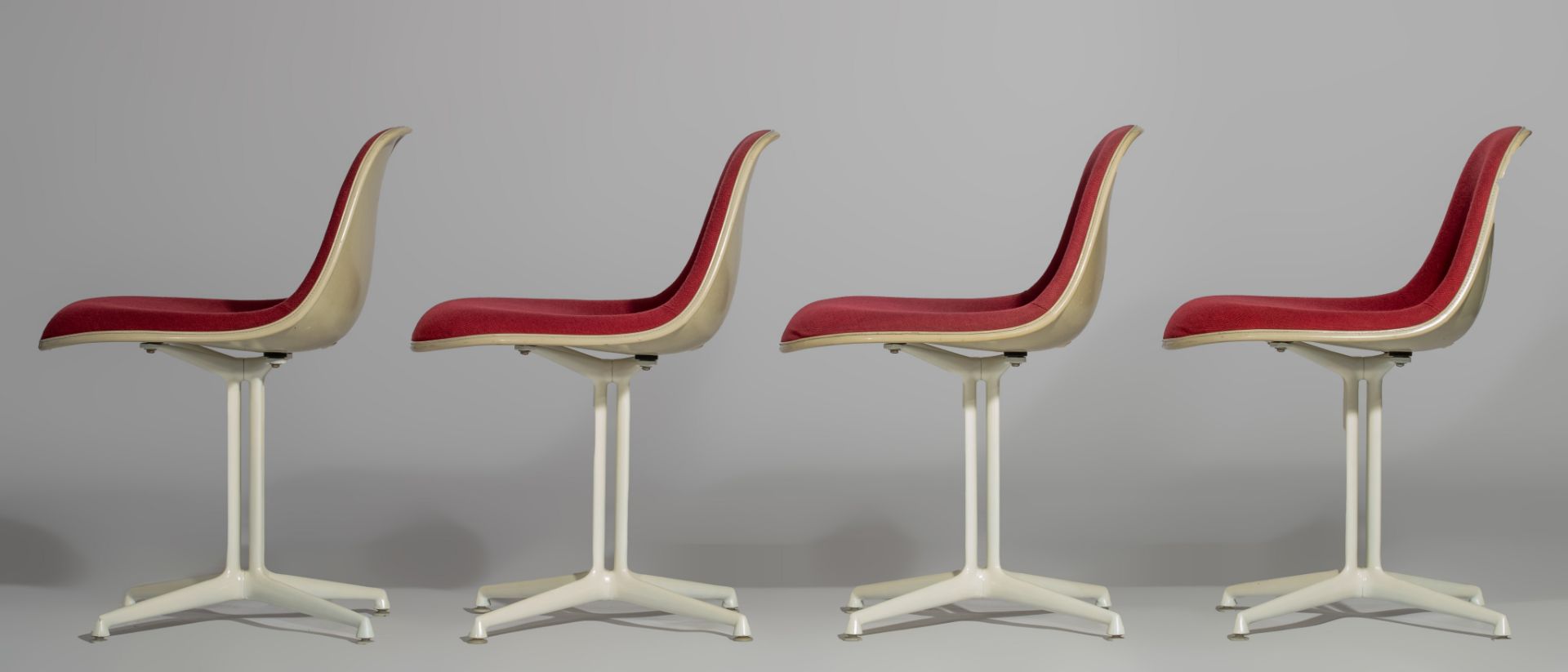 An exceptional set of 4 Eames fibreglass DSL chairs for Vitra, H 71 - W 48 cm - Image 3 of 9