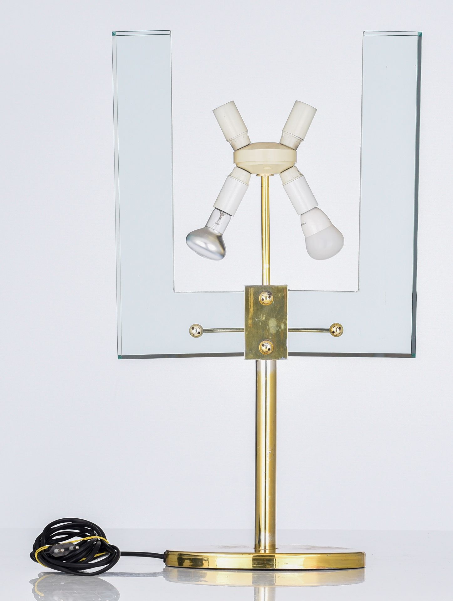 A brass and glass model 2833 design table lamp by Nathalie Grenon for Fontana Arte, Italy, H 61 cm - Image 5 of 5