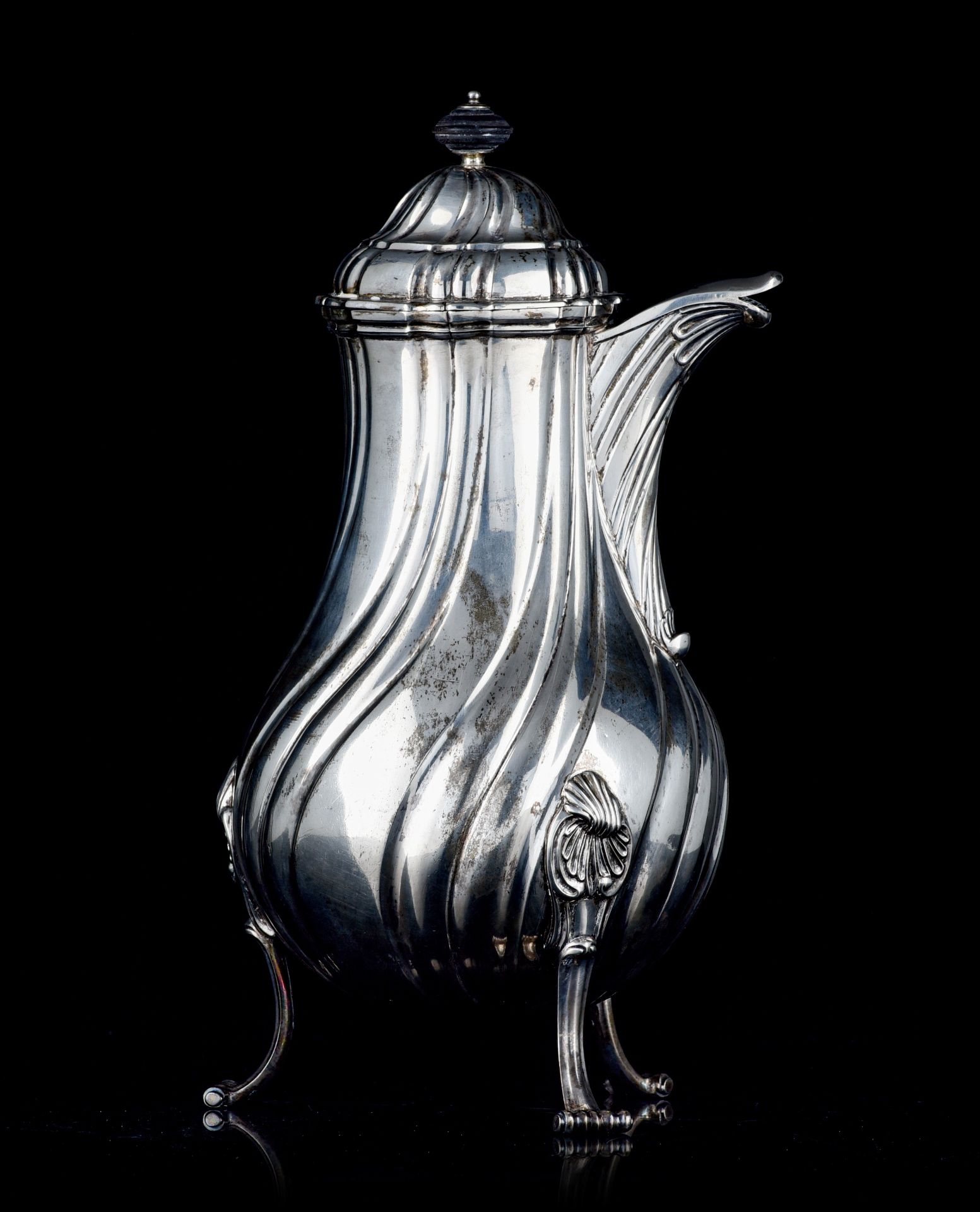 A late 18thC Rococo silver coffee pot, hallmarked Lille, A. J. Gellez, ca 1420 g, H 31 cm - Image 5 of 20